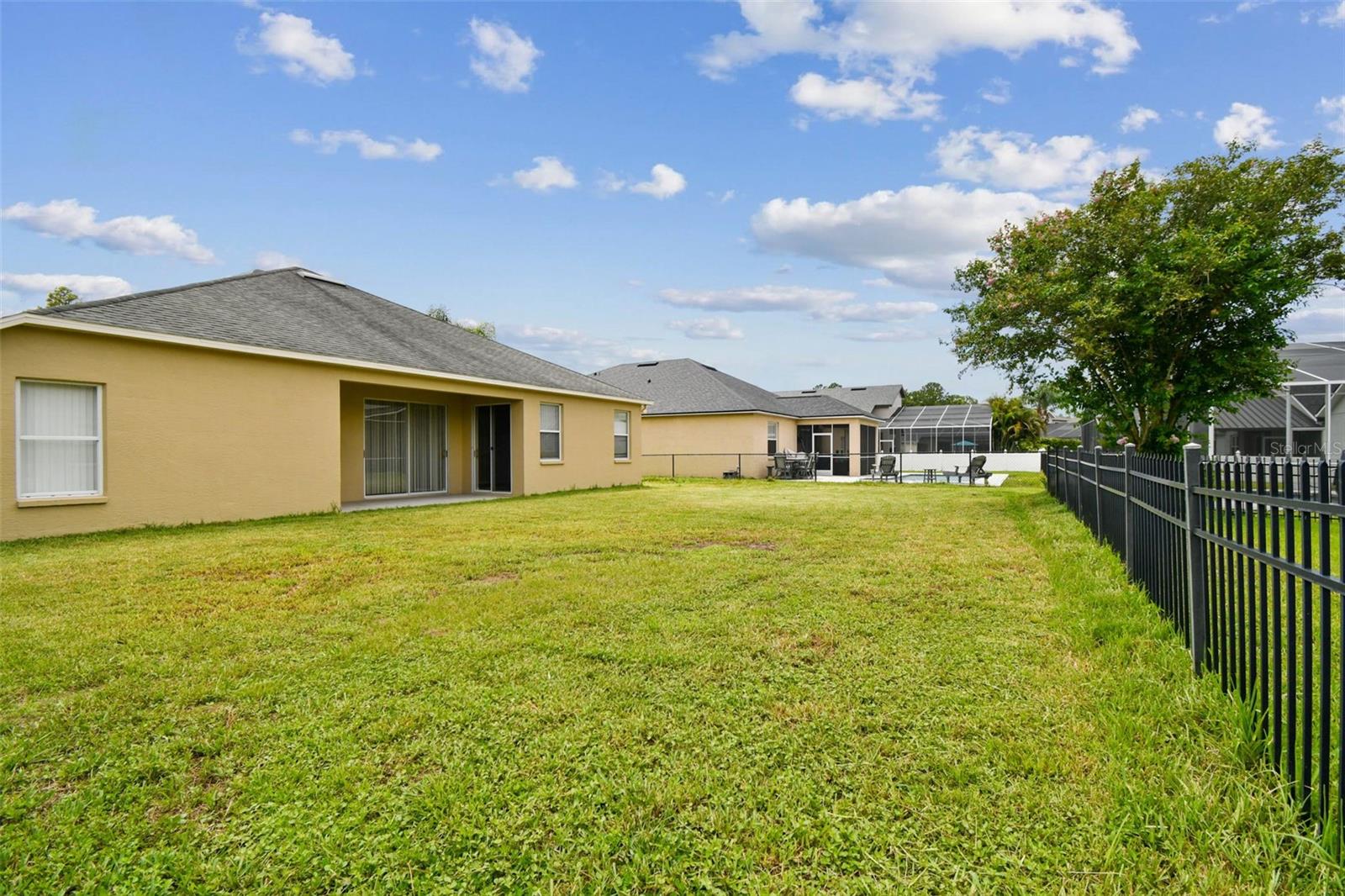 Listing photo id 41 for 2451 Brinley Drive
