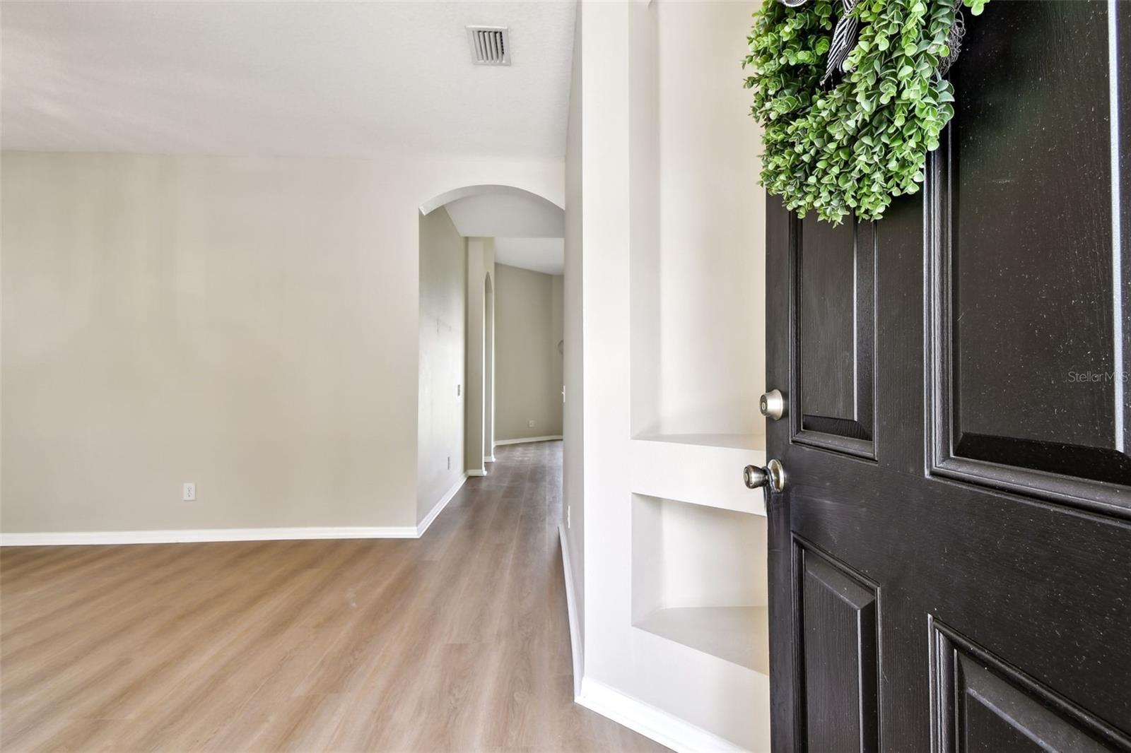 Listing photo id 3 for 2451 Brinley Drive