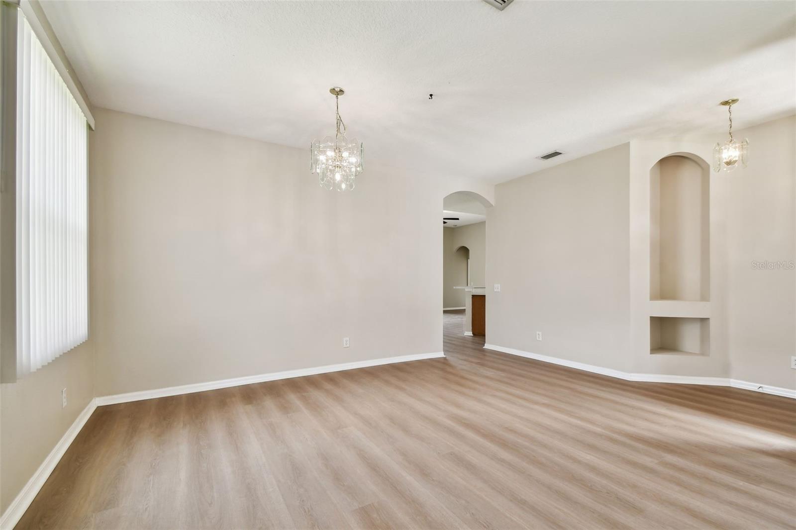 Listing photo id 4 for 2451 Brinley Drive