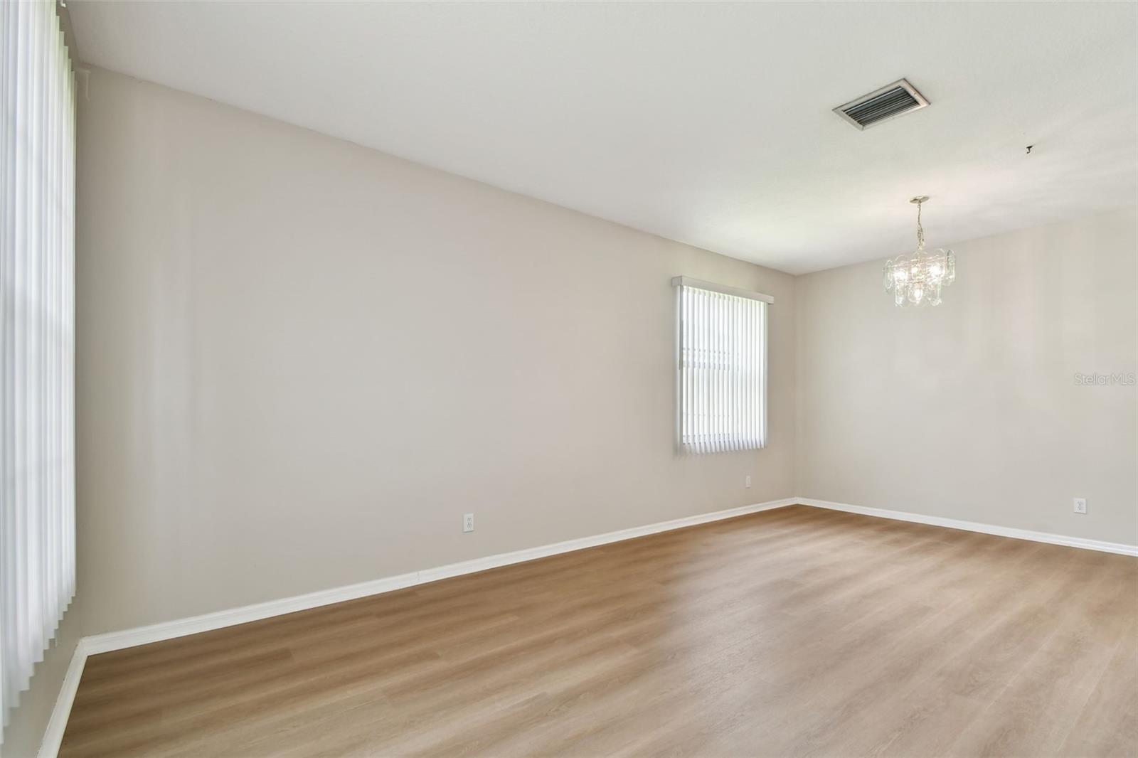 Listing photo id 5 for 2451 Brinley Drive