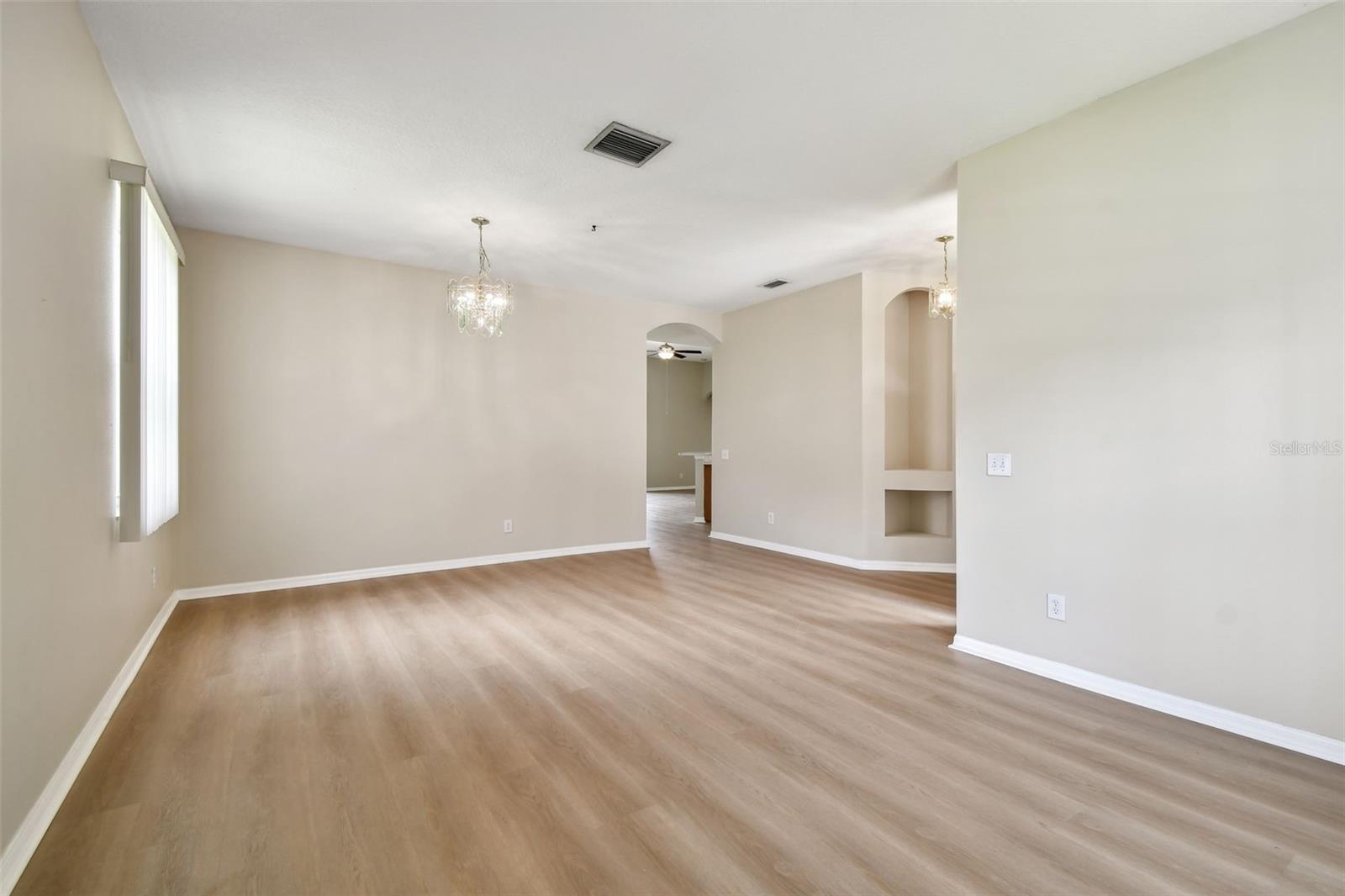 Listing photo id 7 for 2451 Brinley Drive
