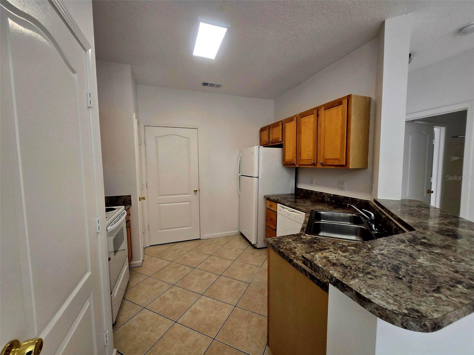 Image 5 of 21 For 17983 Villa Creek Drive