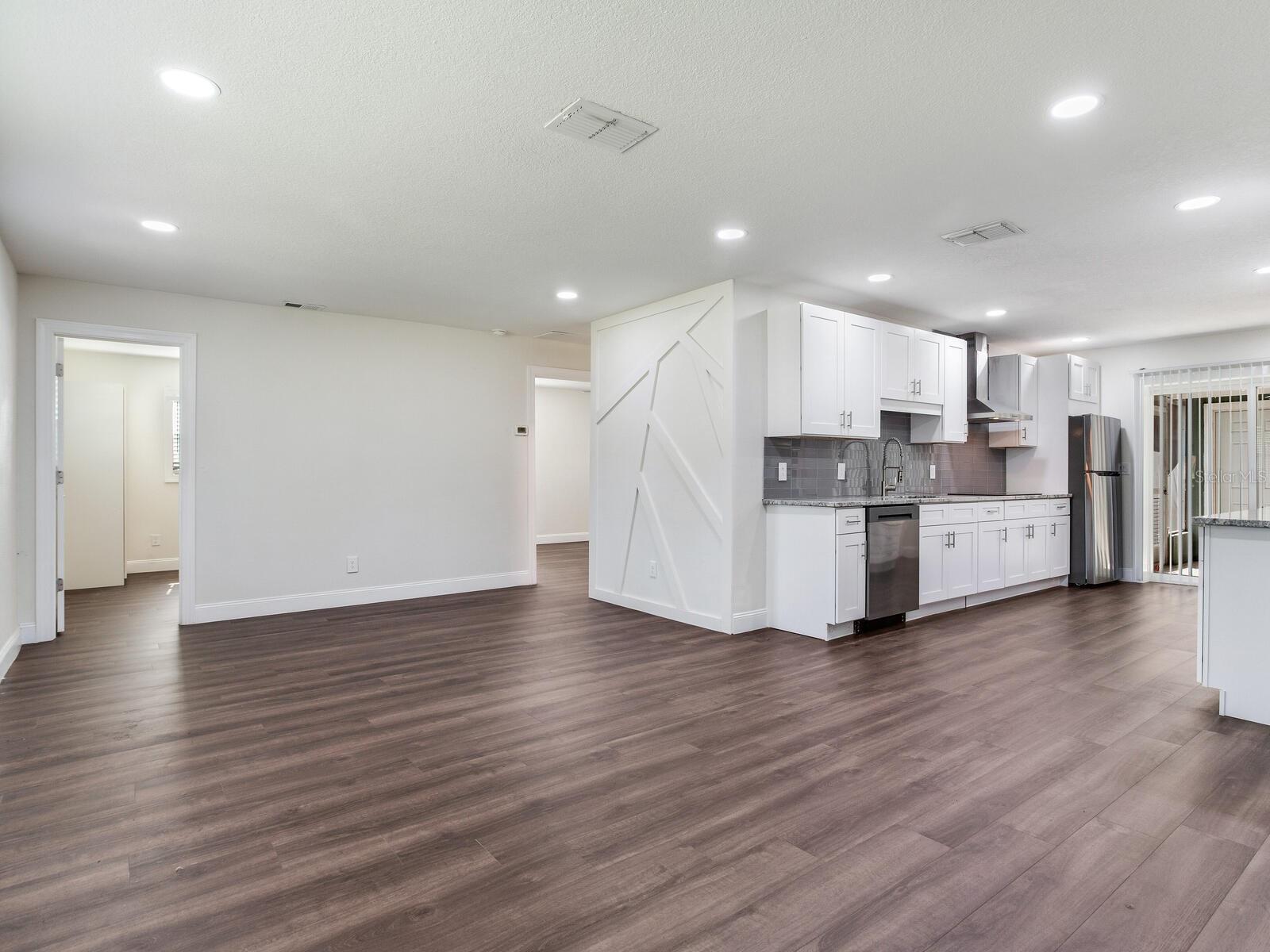 Image 6 of 46 For 4331 56th Avenue Terrace E