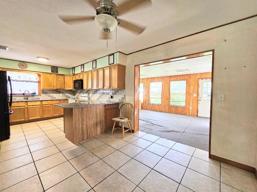 Image 11 of 22 For 36421 Lanson Avenue