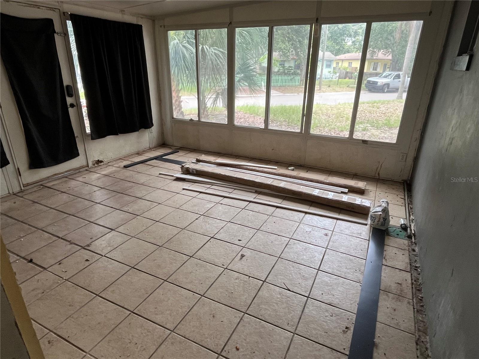 Image 6 of 9 For 4050 Iris Street N