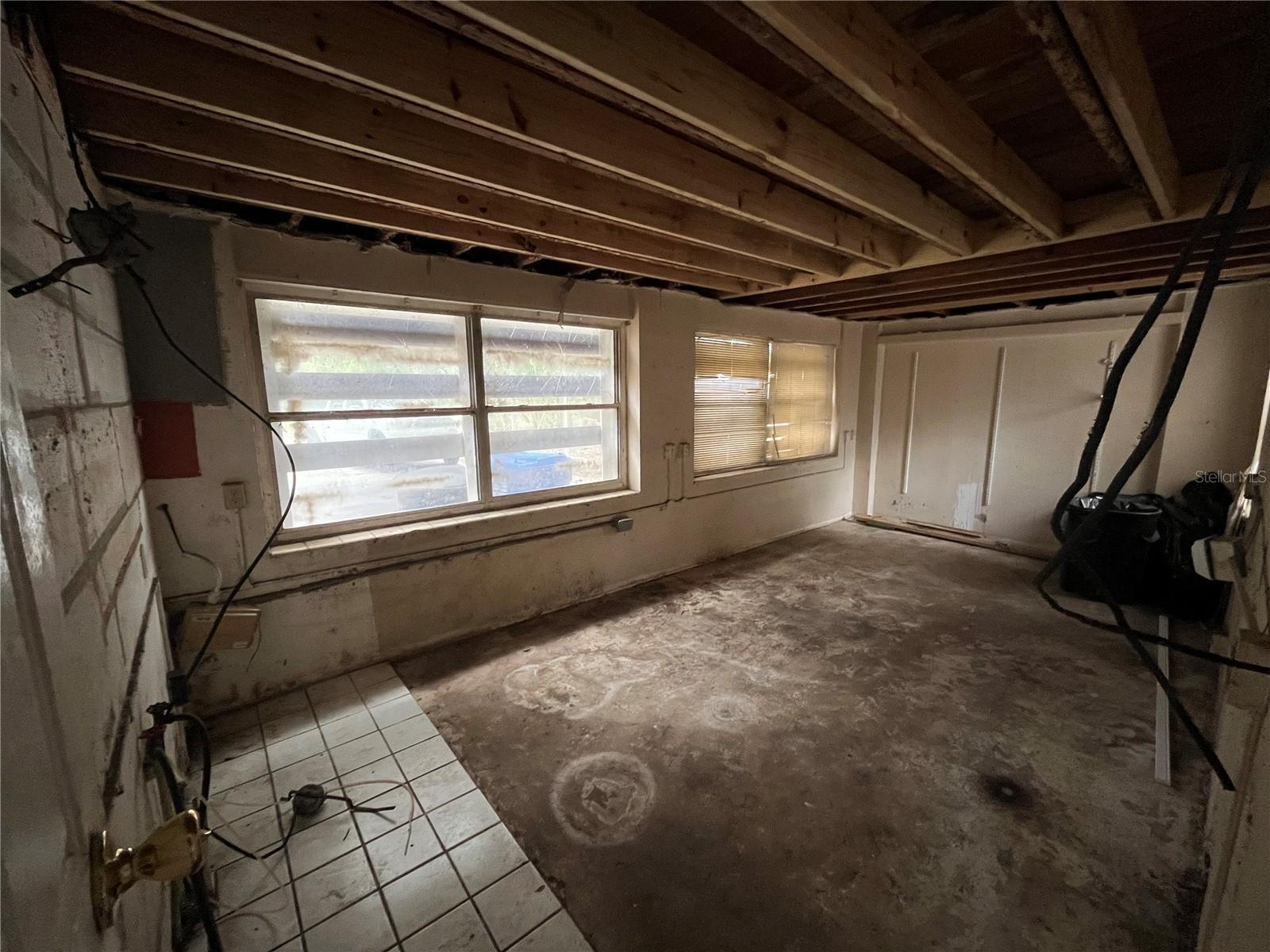 Image 8 of 9 For 4050 Iris Street N
