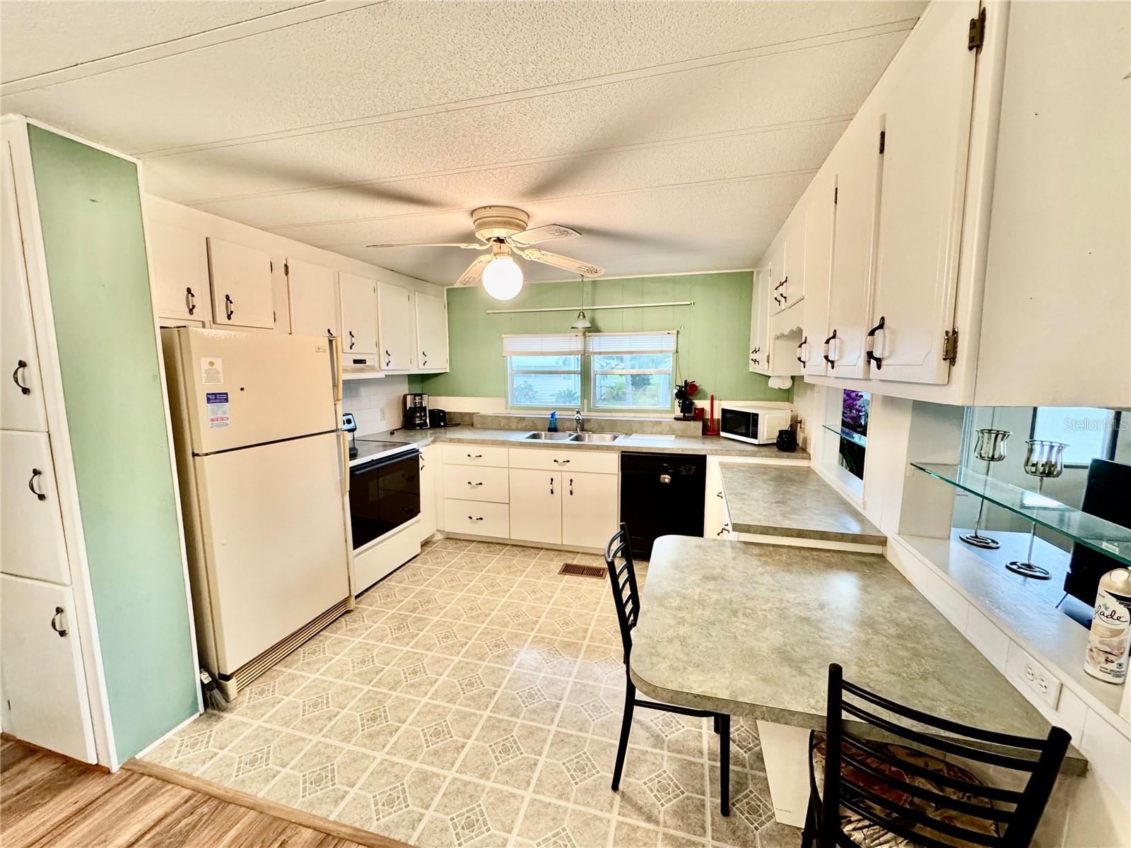 Image 14 of 28 For 1100 Belcher Road S 498