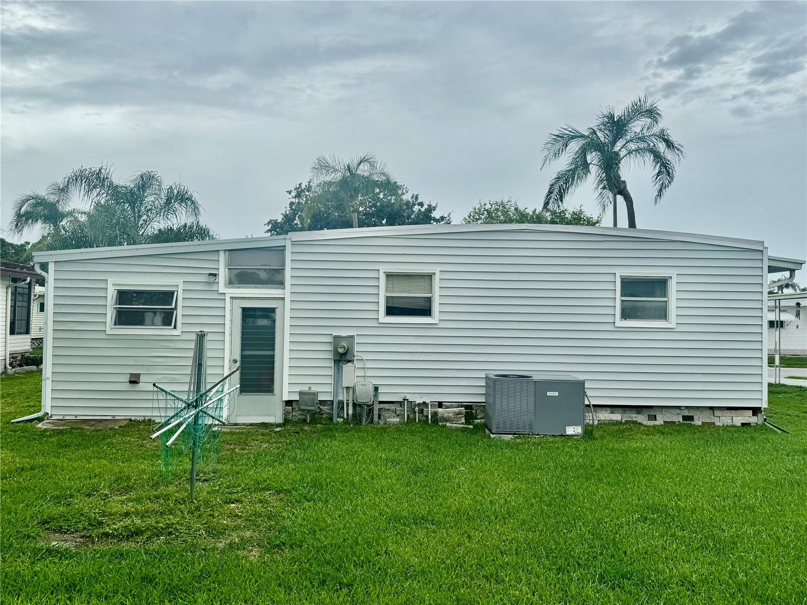 Image 4 of 28 For 1100 Belcher Road S 498