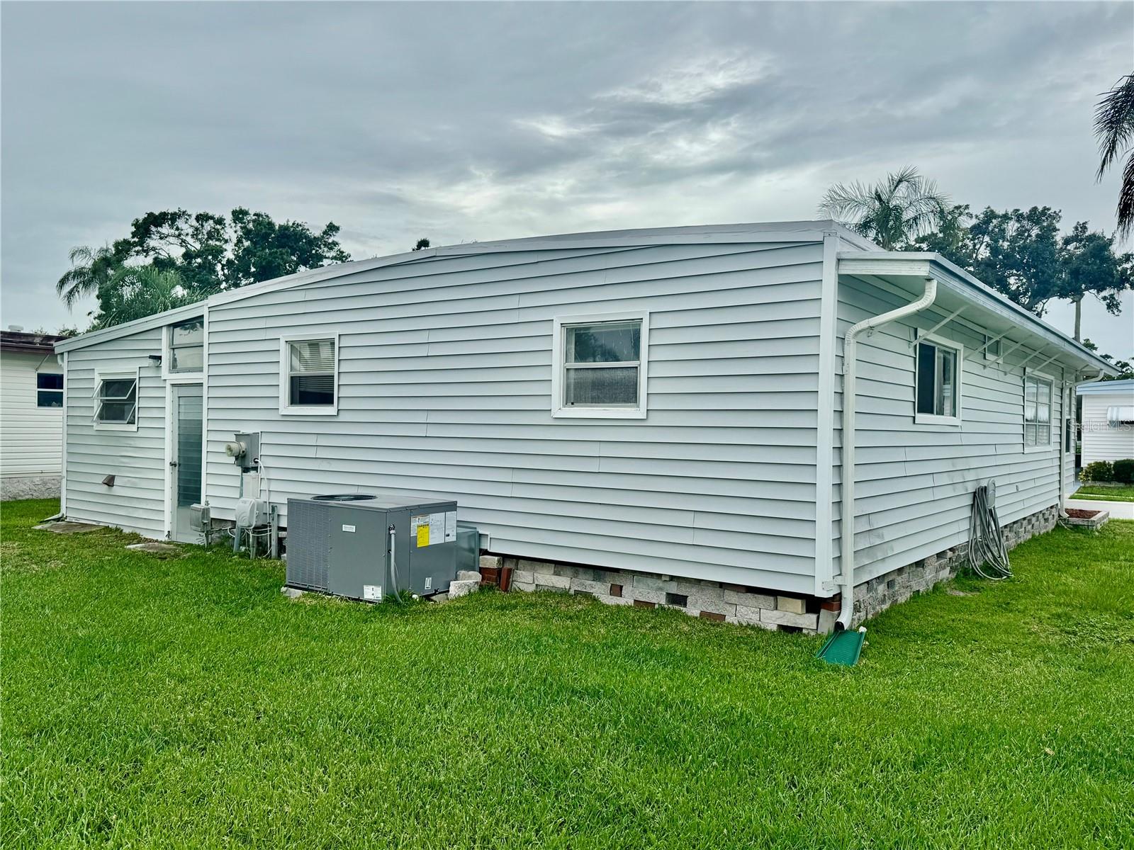 Image 5 of 28 For 1100 Belcher Road S 498