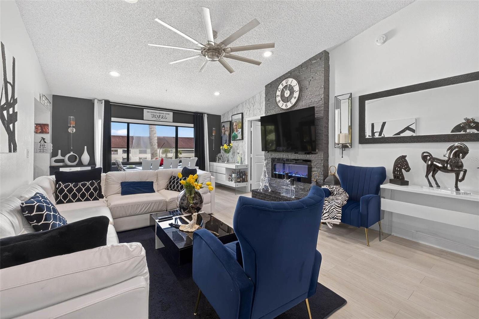 Image 11 of 43 For 2591 Countryside Boulevard 5304