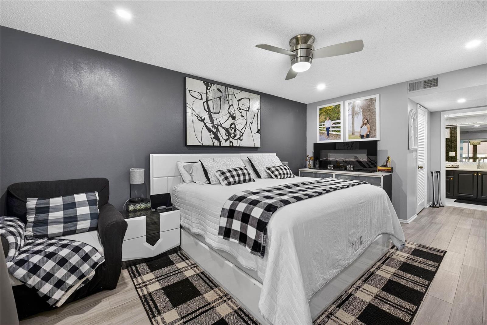 Image 24 of 43 For 2591 Countryside Boulevard 5304