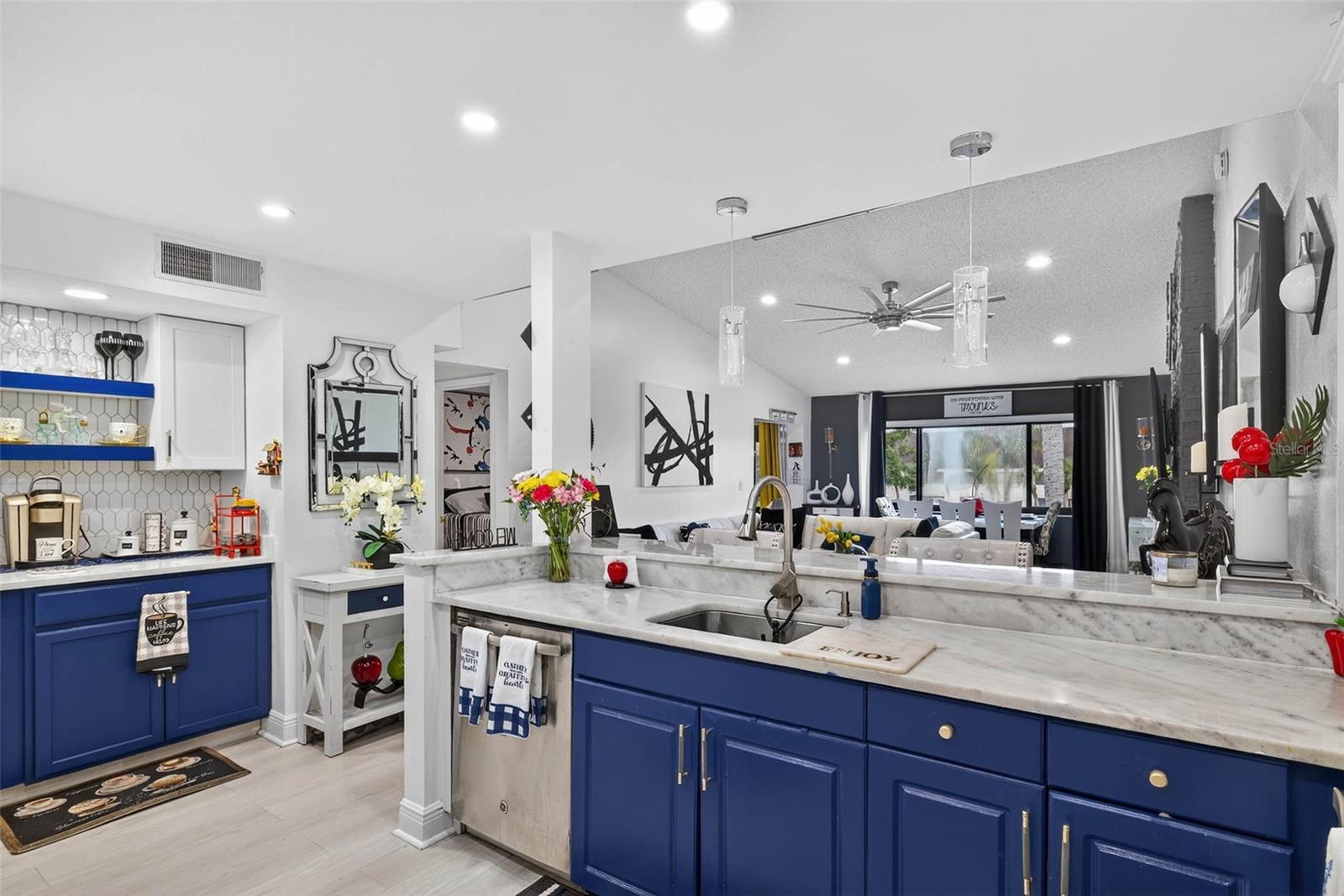 Image 9 of 43 For 2591 Countryside Boulevard 5304