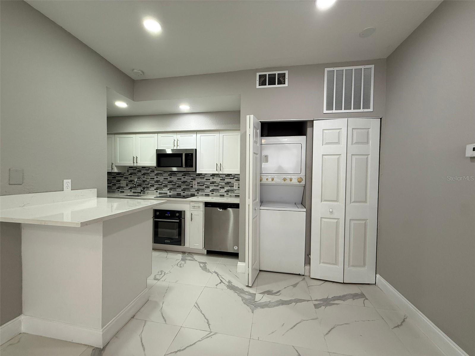 Image 6 of 14 For 9258 Lake Chase Island Way 9258