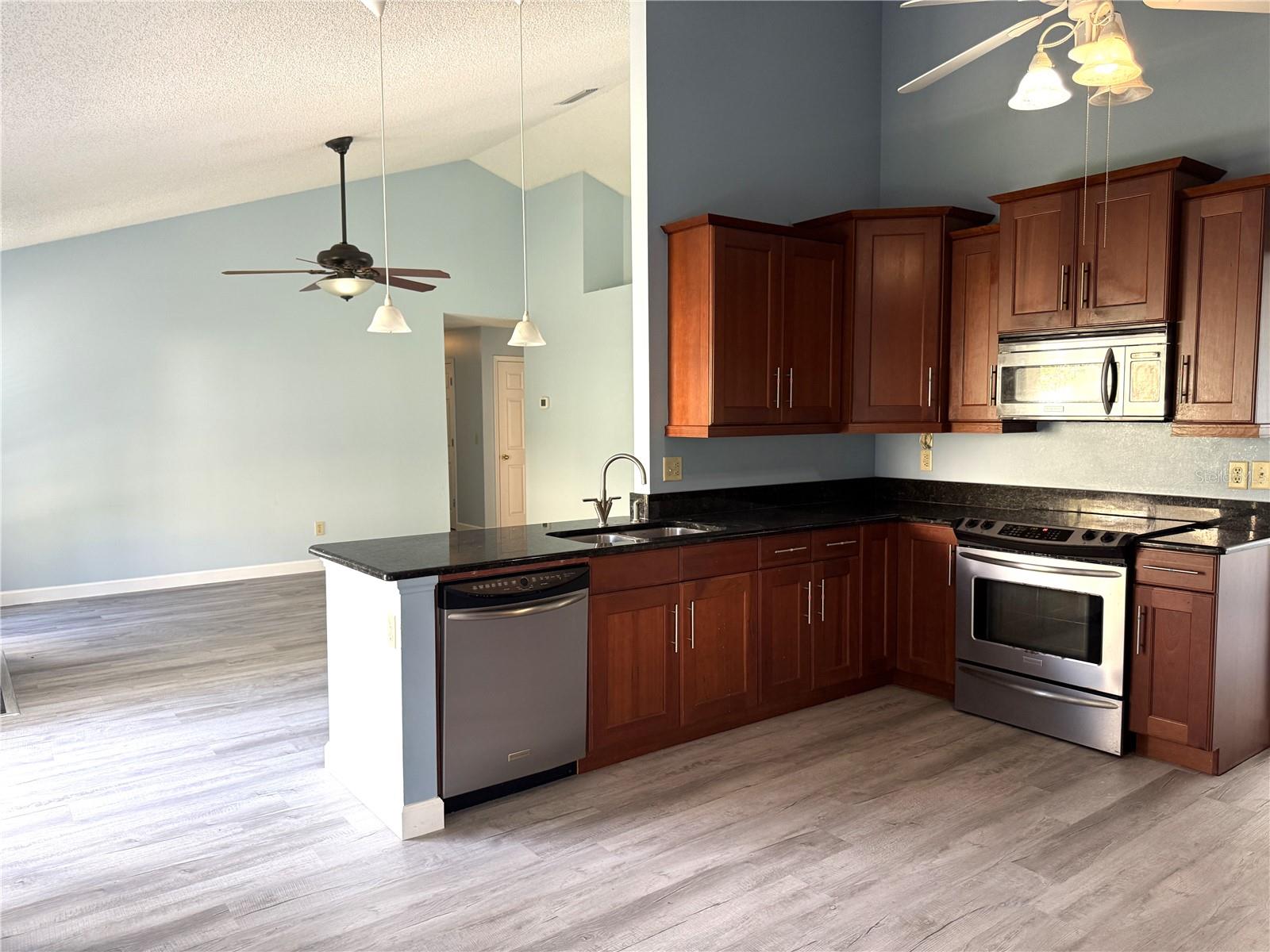Image 11 of 34 For 7202 Ridgeport Drive