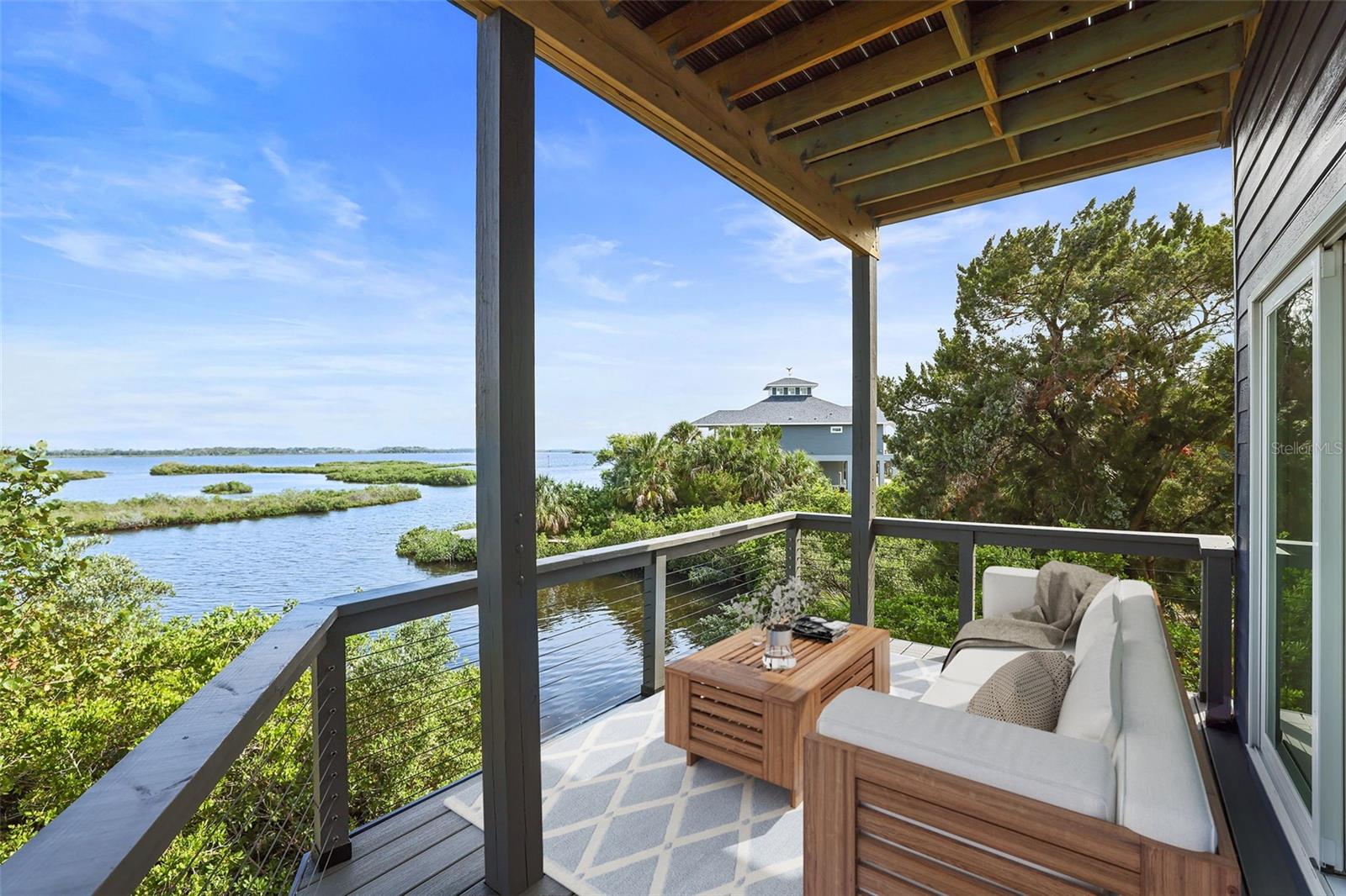 Listing photo id 9 for 10701 Pine Island Drive
