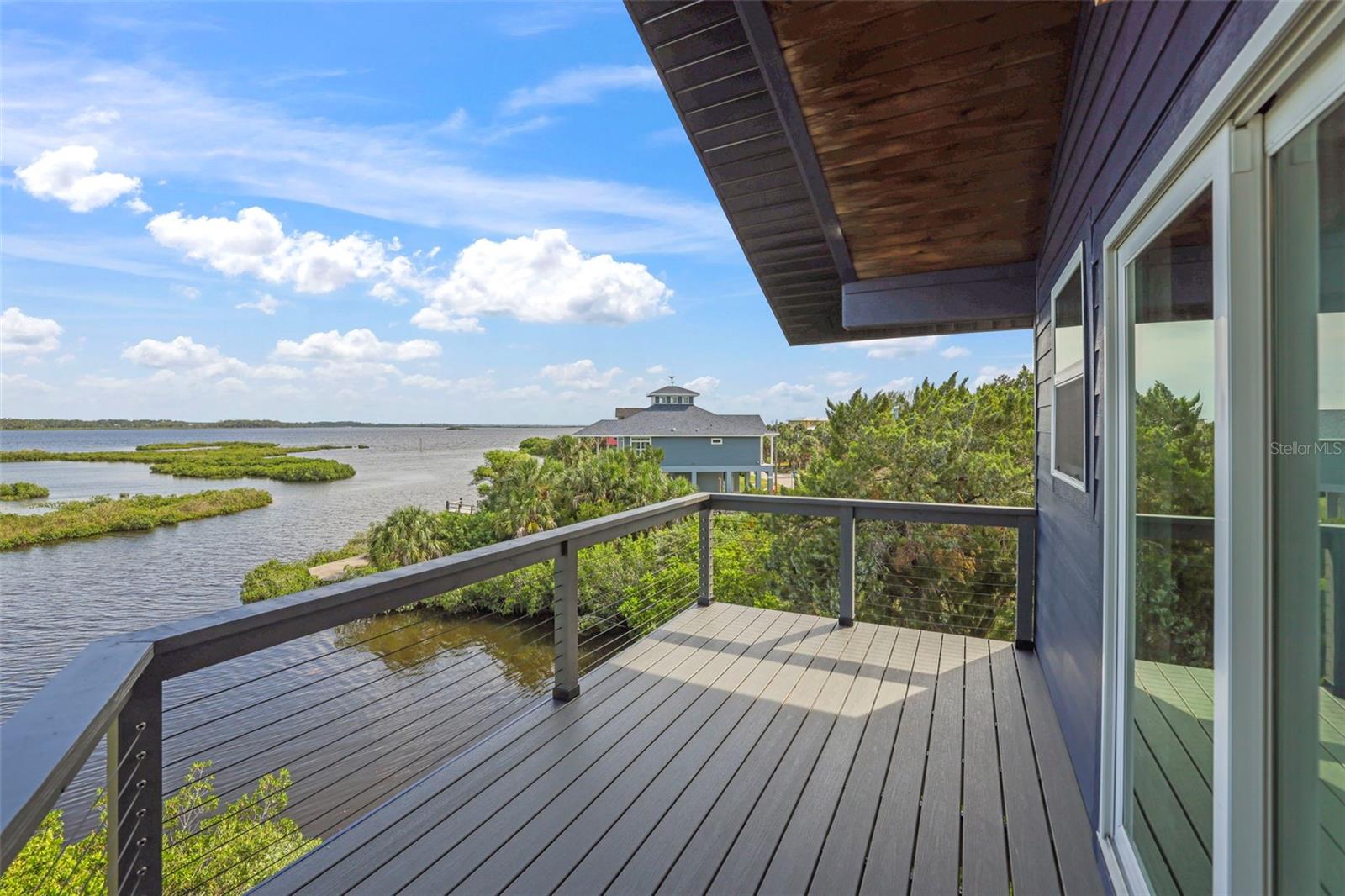 Listing photo id 14 for 10701 Pine Island Drive