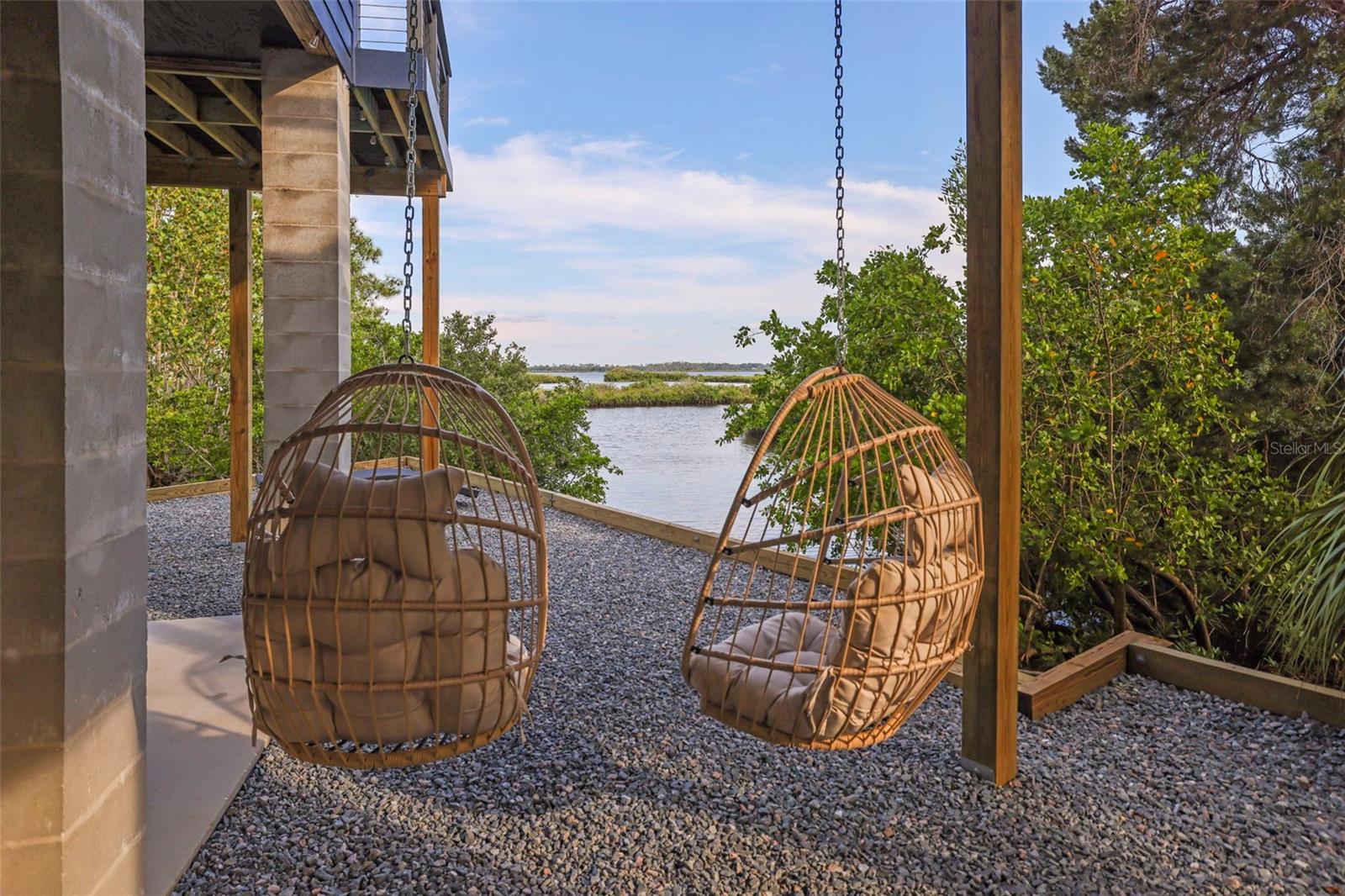 Listing photo id 15 for 10701 Pine Island Drive