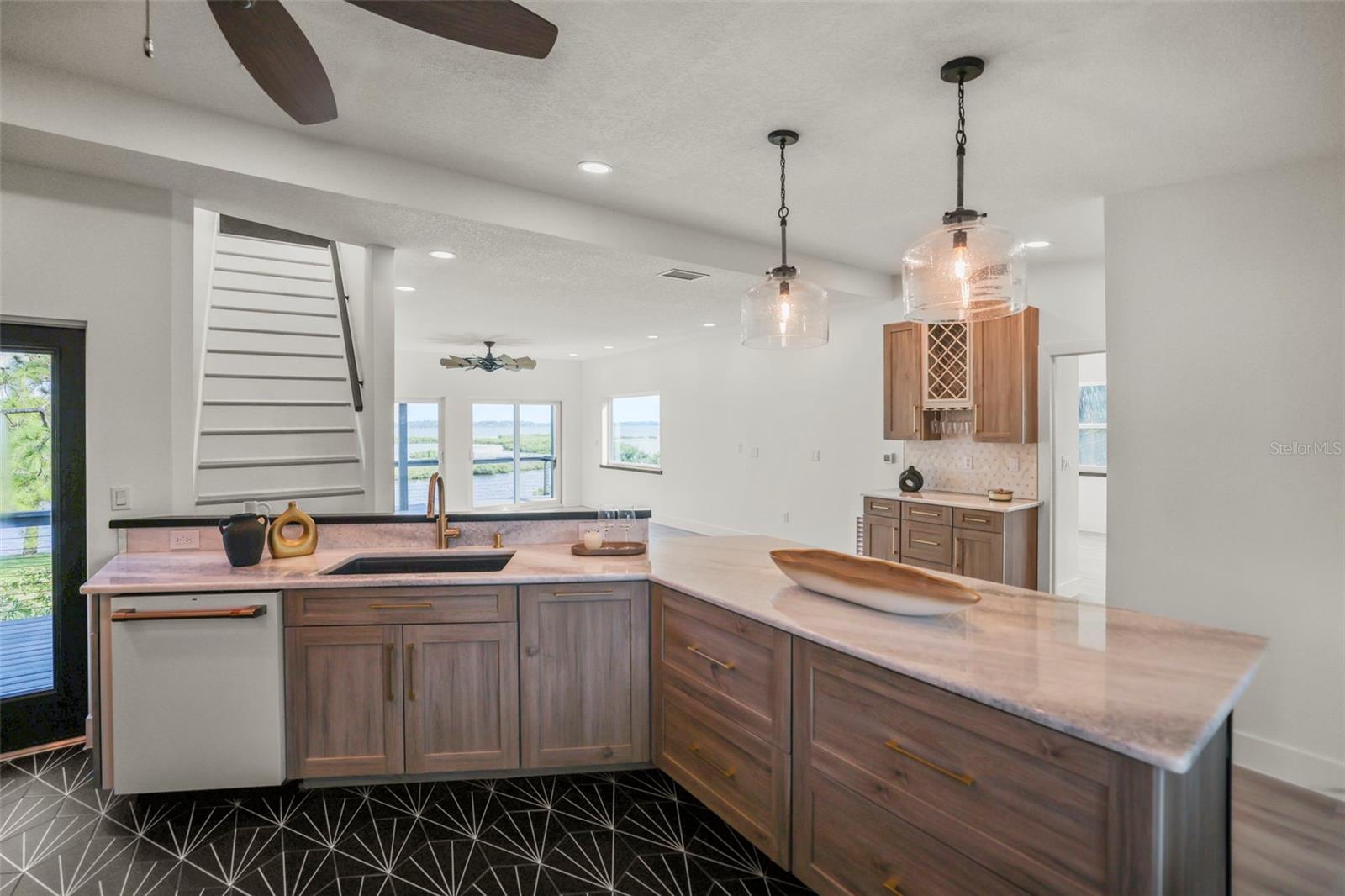 Listing photo id 19 for 10701 Pine Island Drive