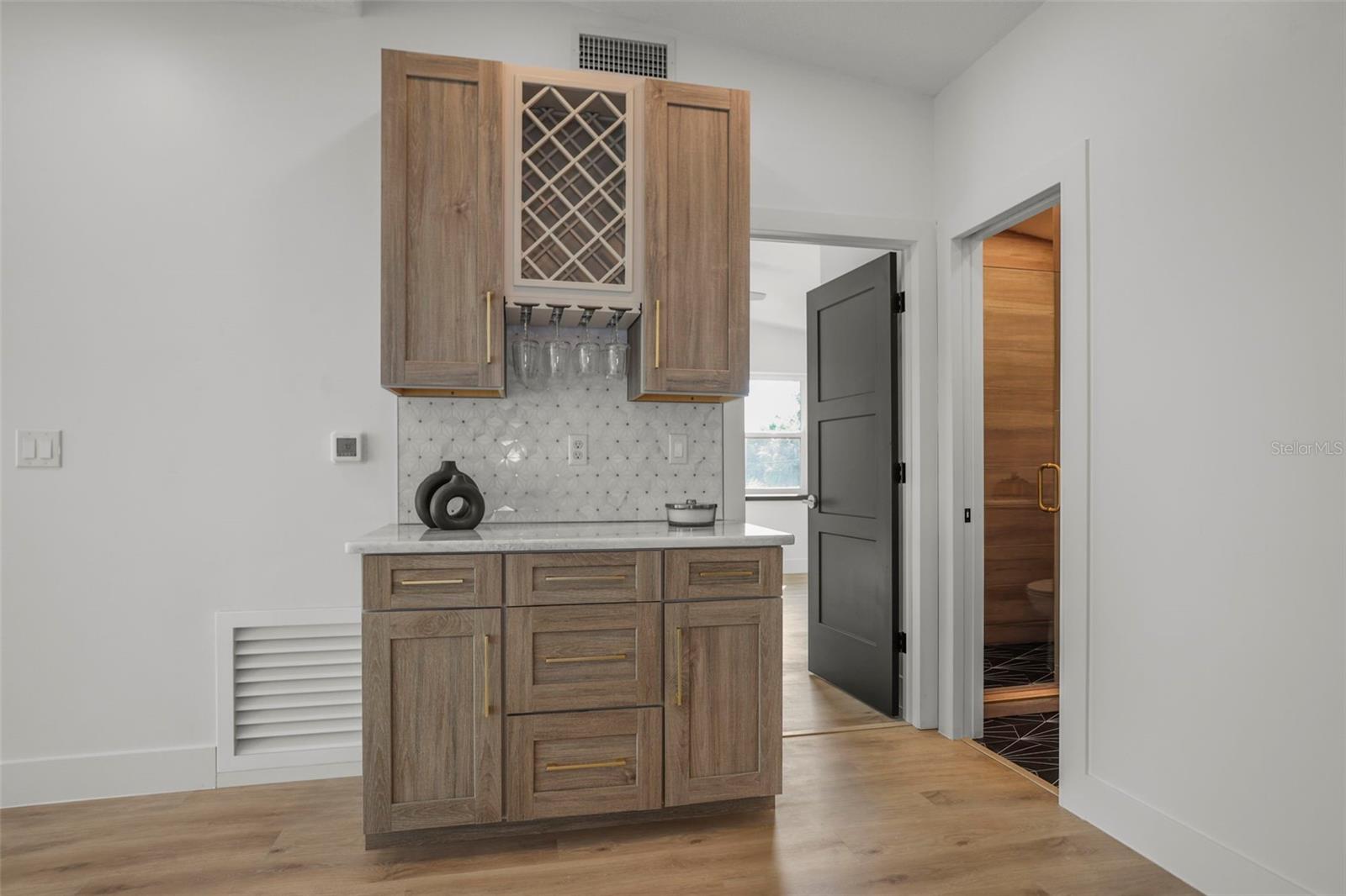 Listing photo id 25 for 10701 Pine Island Drive