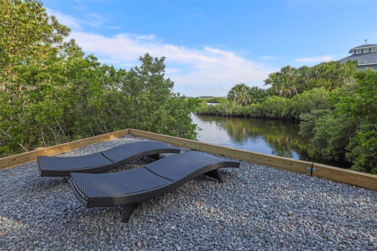 Listing photo id 27 for 10701 Pine Island Drive
