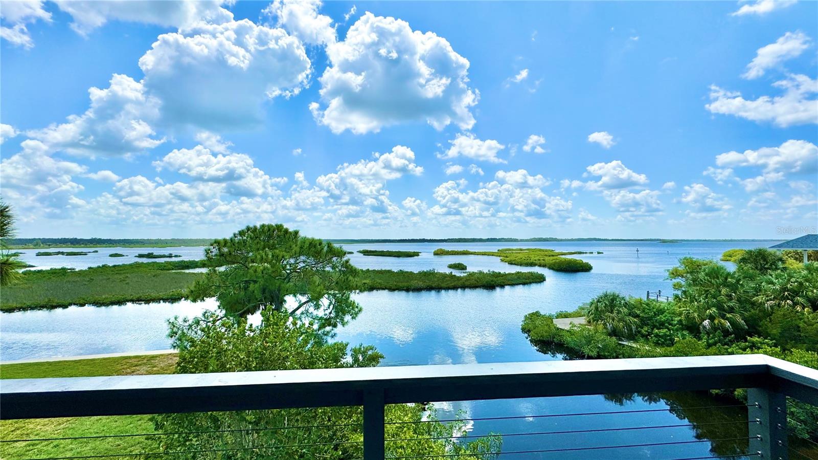 Listing photo id 1 for 10701 Pine Island Drive