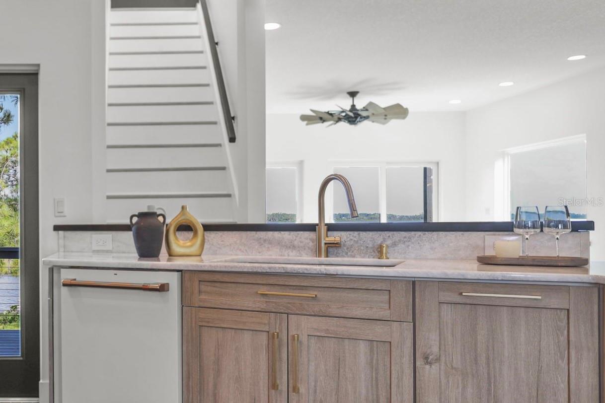 Listing photo id 30 for 10701 Pine Island Drive
