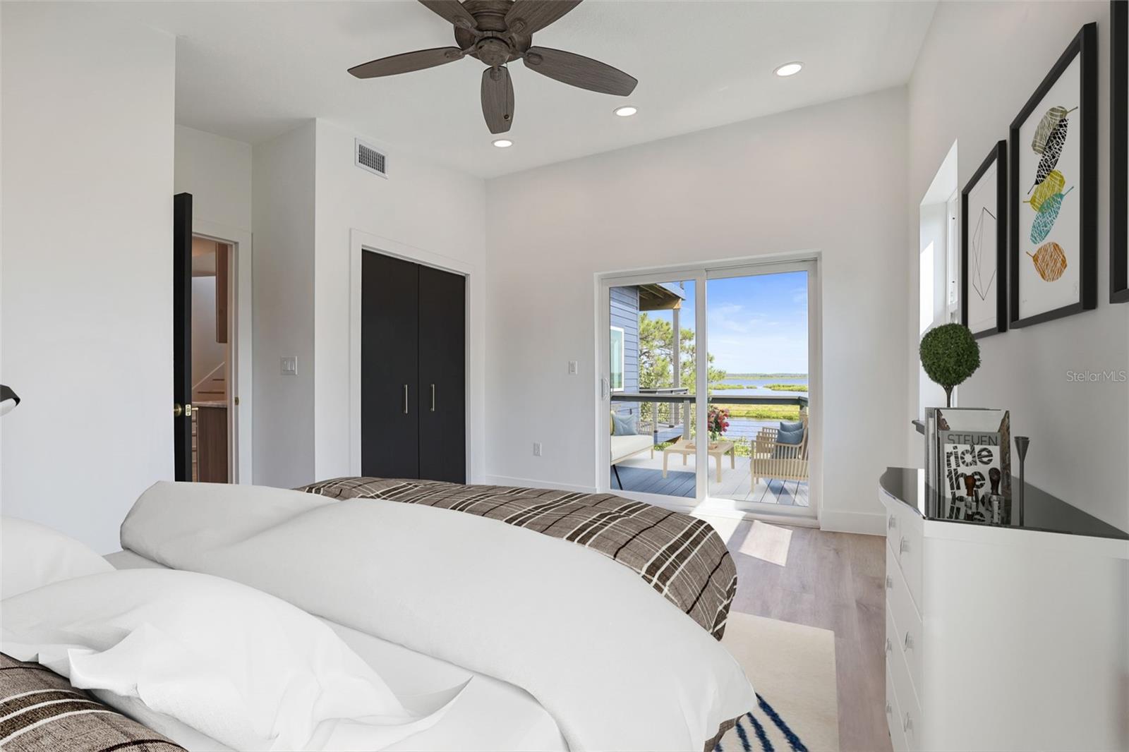 Listing photo id 35 for 10701 Pine Island Drive