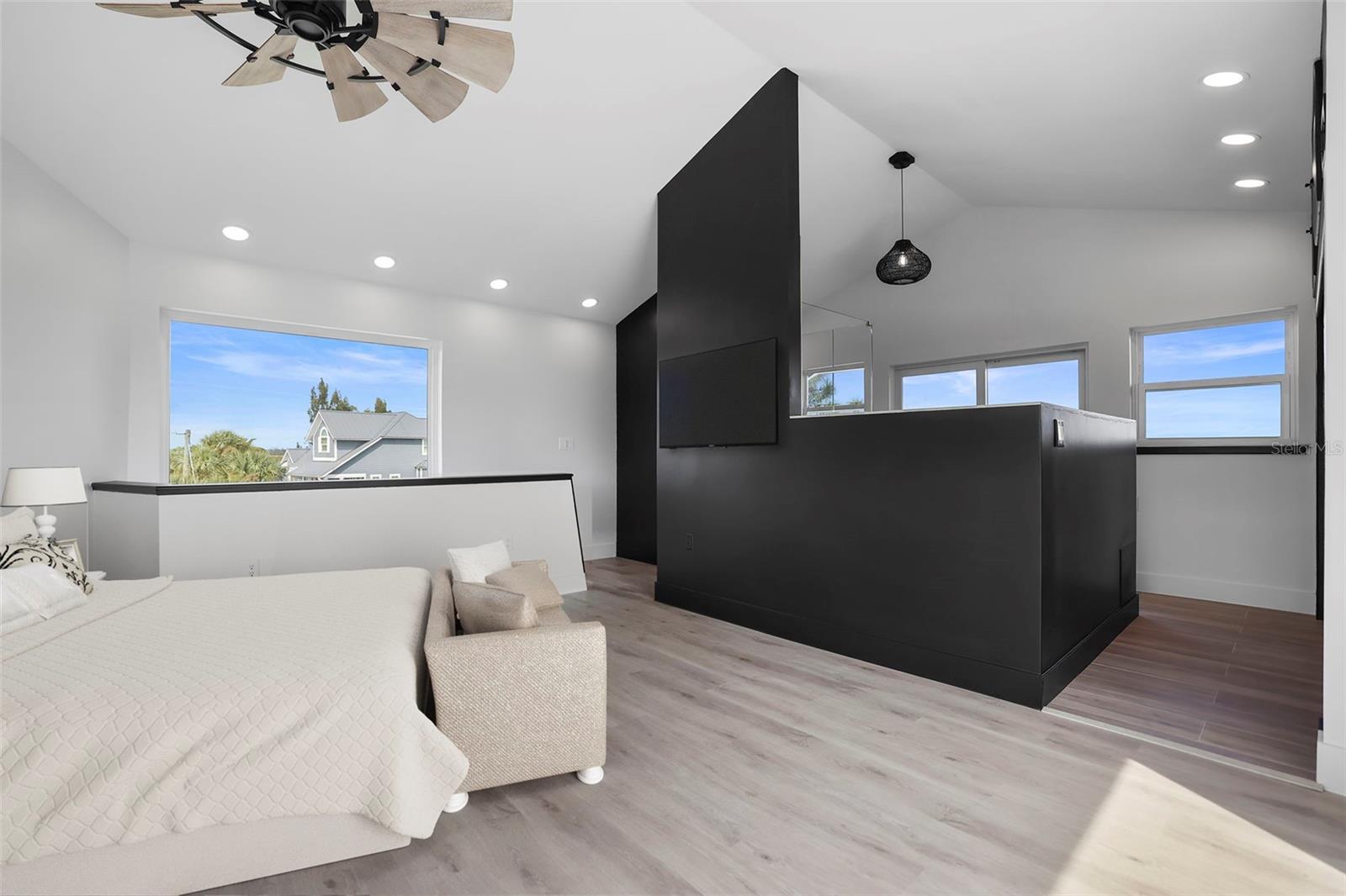 Listing photo id 37 for 10701 Pine Island Drive