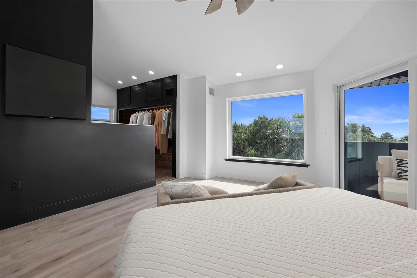 Listing photo id 39 for 10701 Pine Island Drive