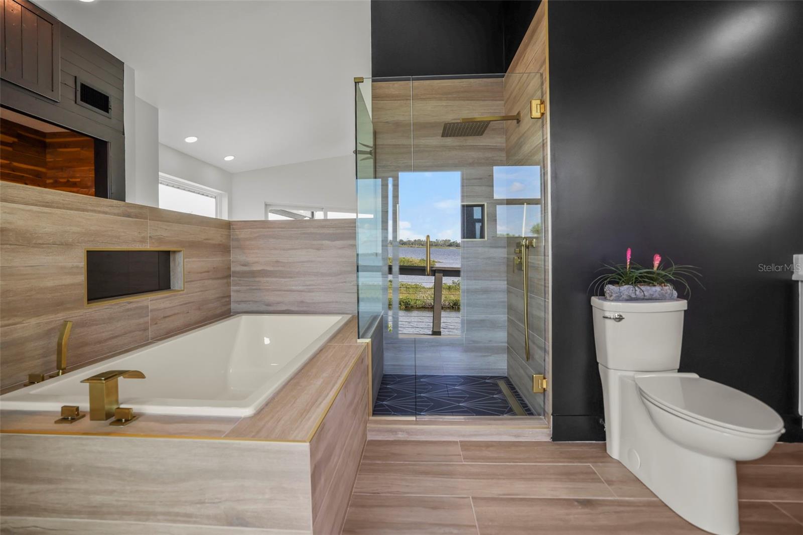 Listing photo id 43 for 10701 Pine Island Drive