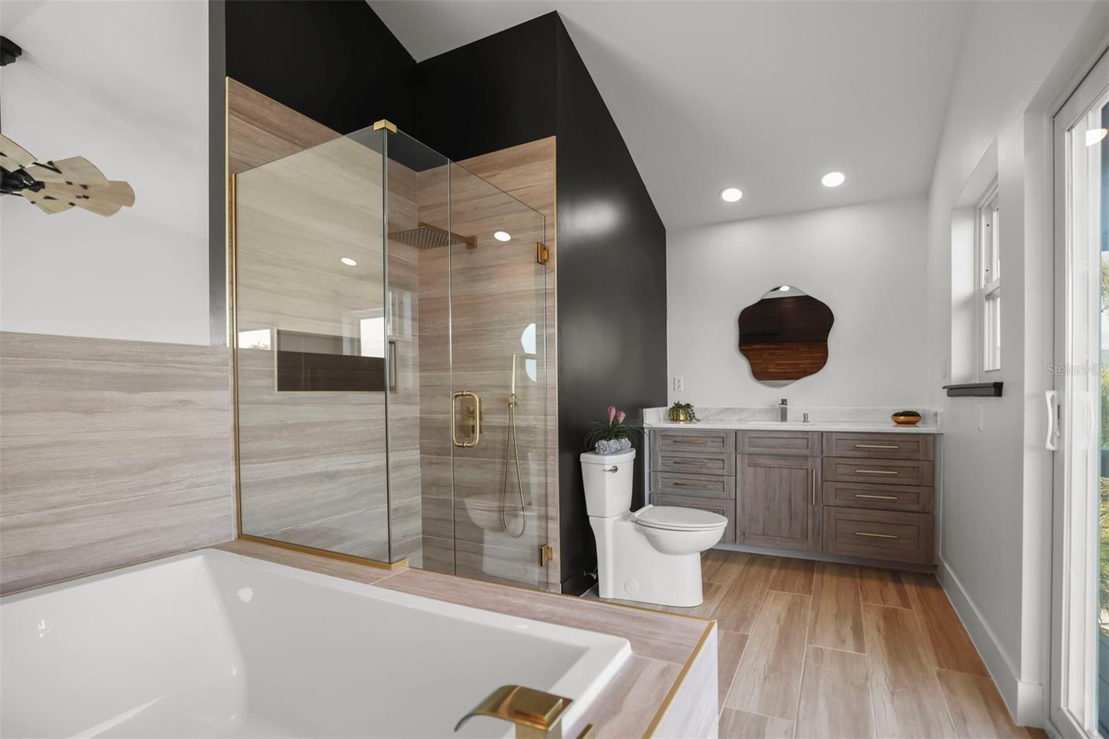Listing photo id 46 for 10701 Pine Island Drive