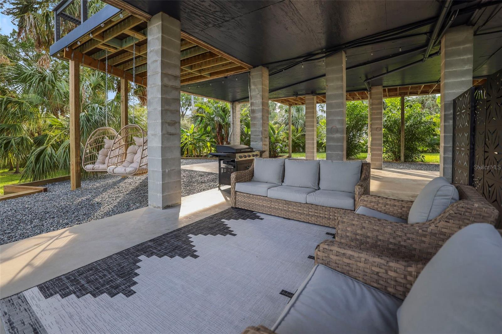 Listing photo id 51 for 10701 Pine Island Drive