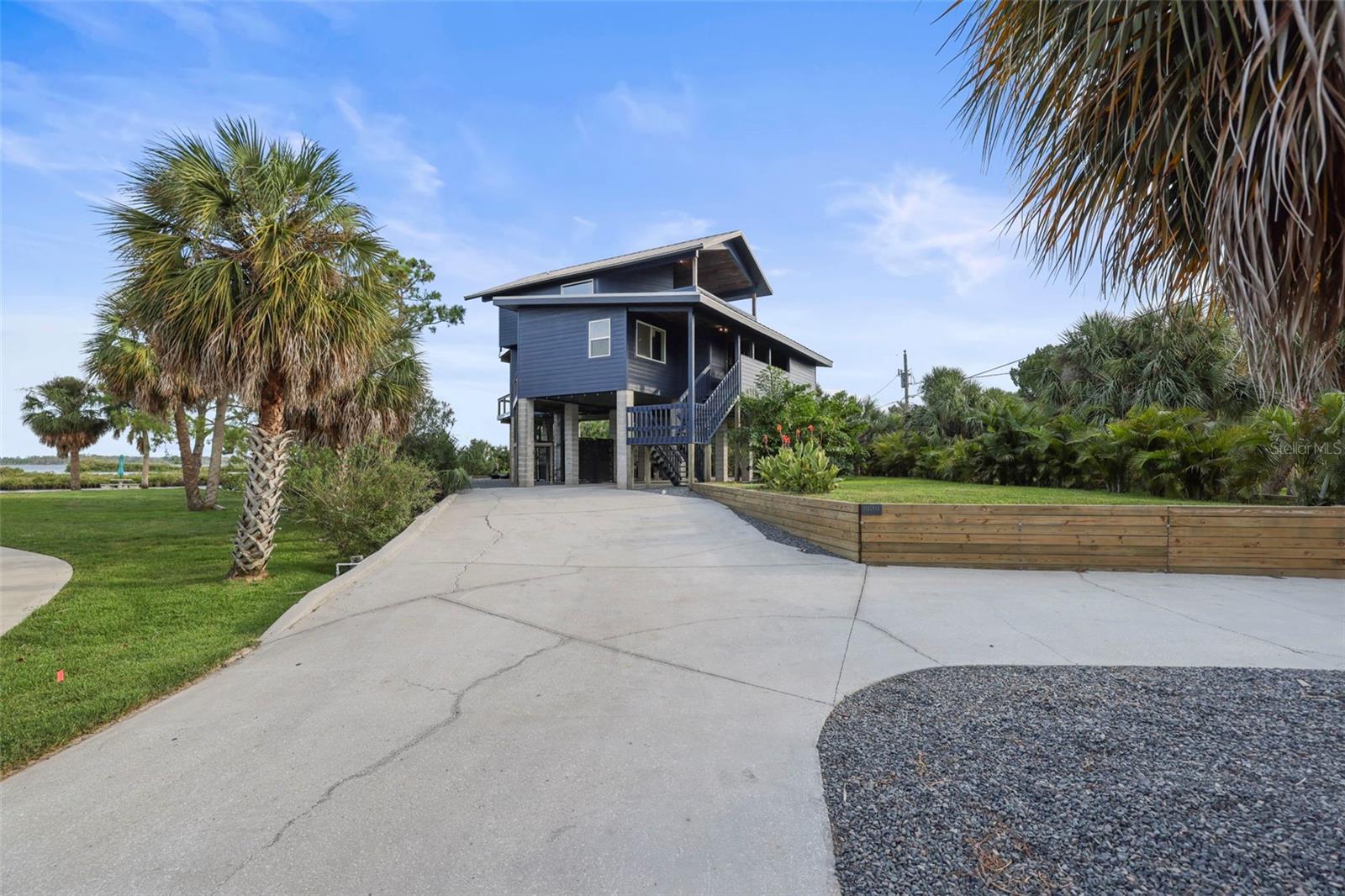 Listing photo id 73 for 10701 Pine Island Drive