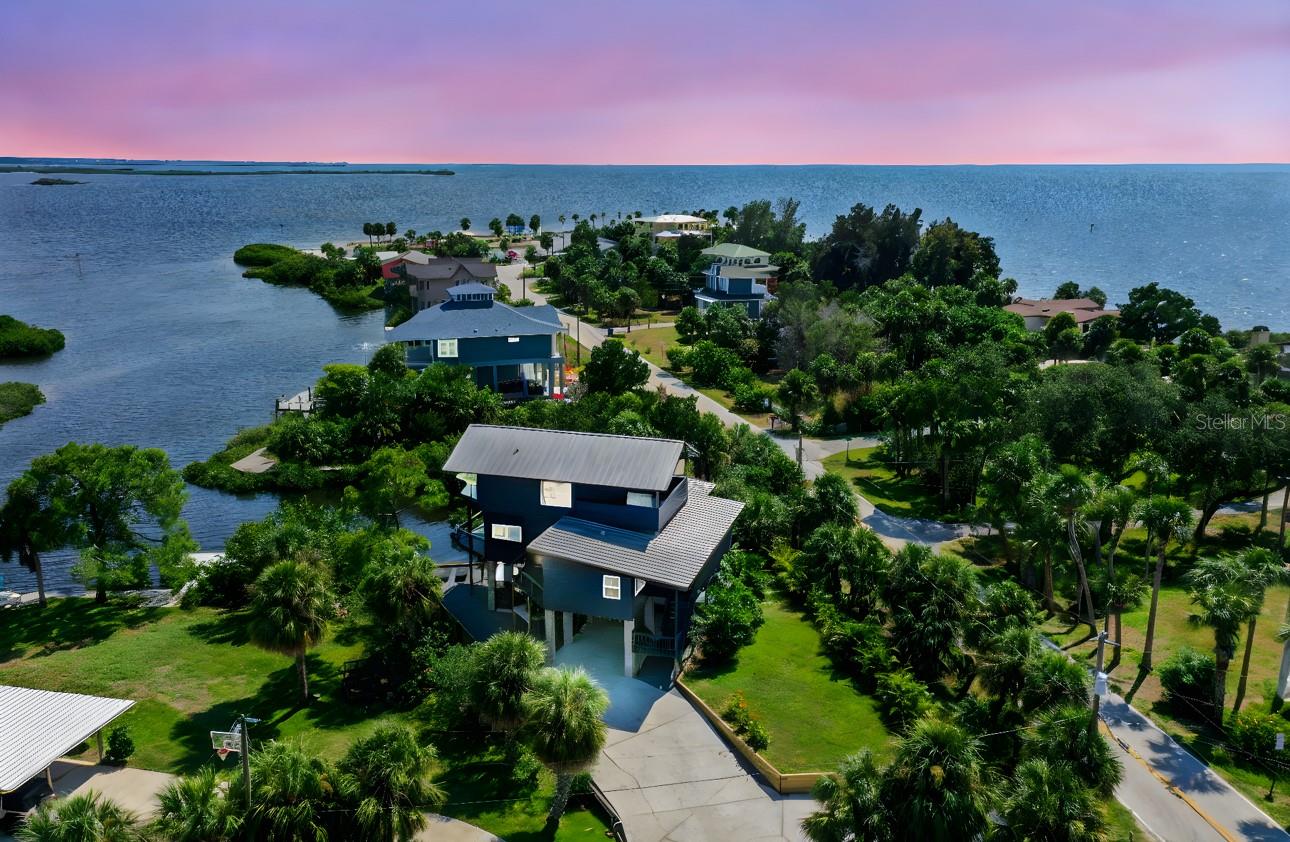Listing photo id 74 for 10701 Pine Island Drive