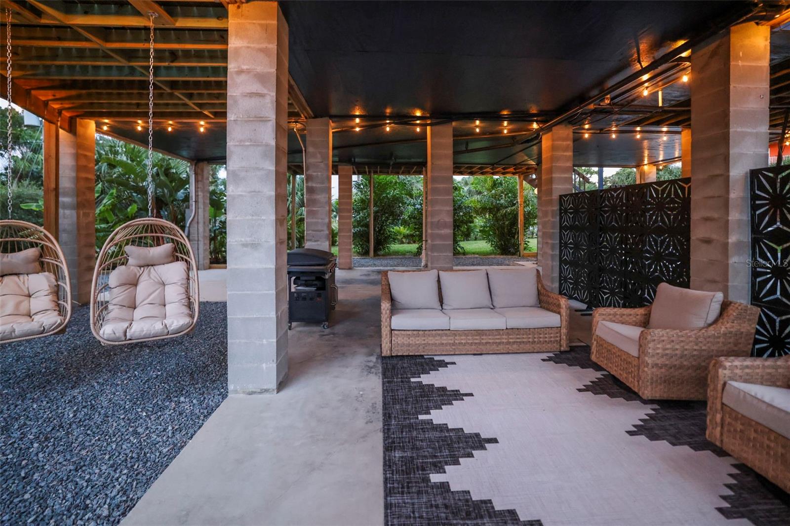 Listing photo id 79 for 10701 Pine Island Drive