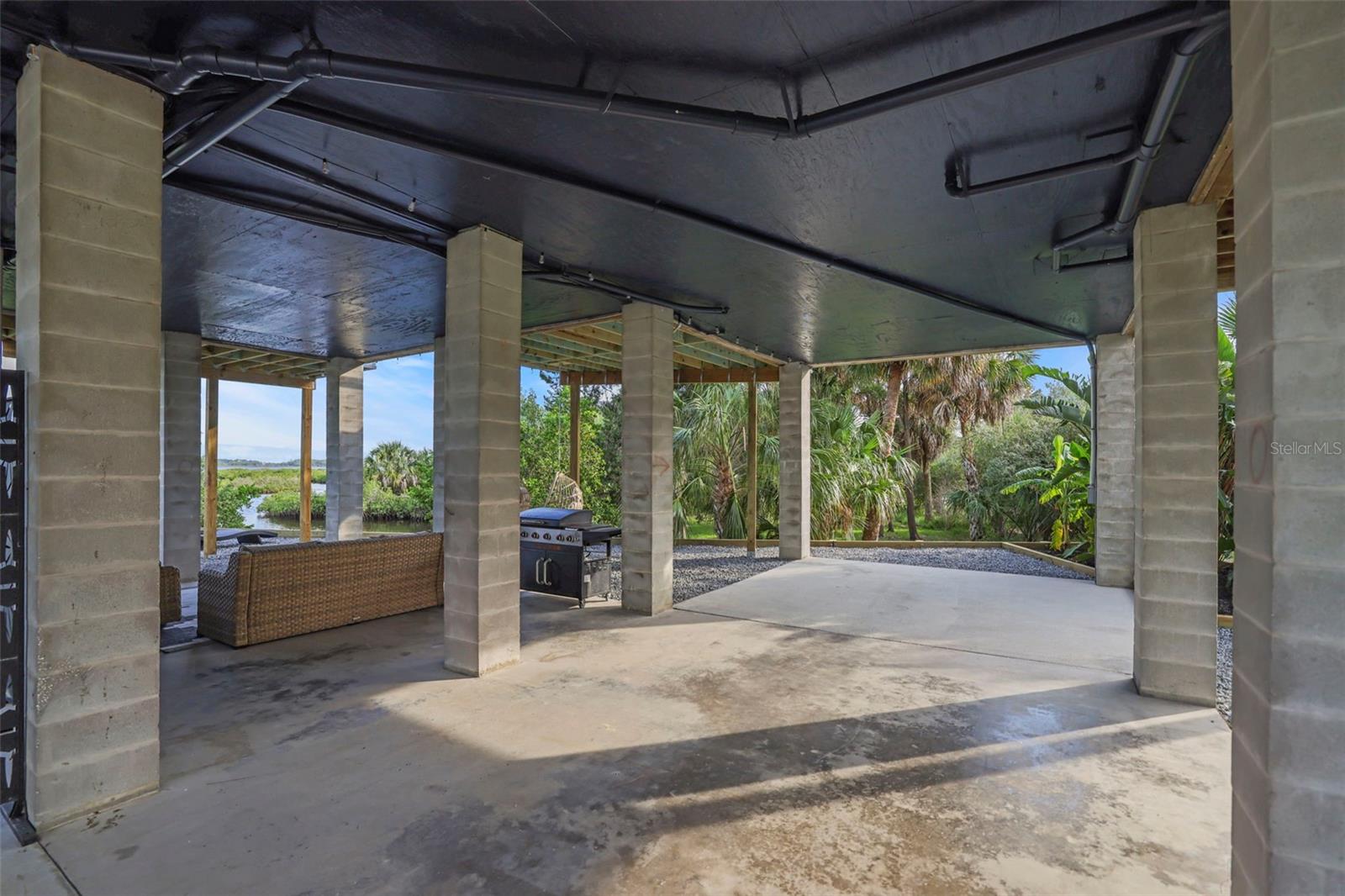 Listing photo id 80 for 10701 Pine Island Drive