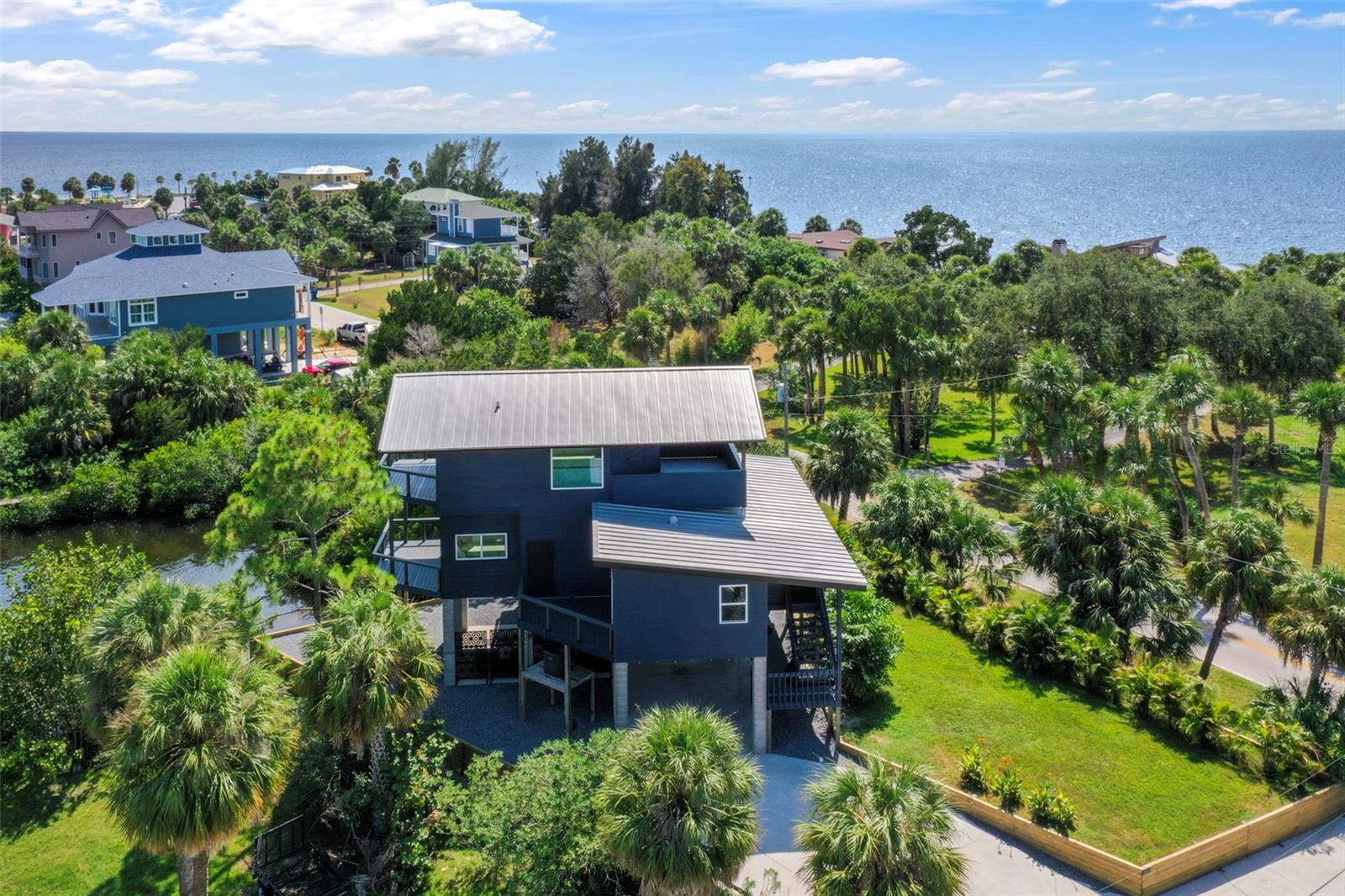 Listing photo id 89 for 10701 Pine Island Drive