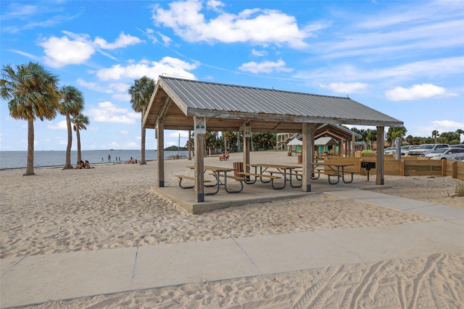 Listing photo id 92 for 10701 Pine Island Drive