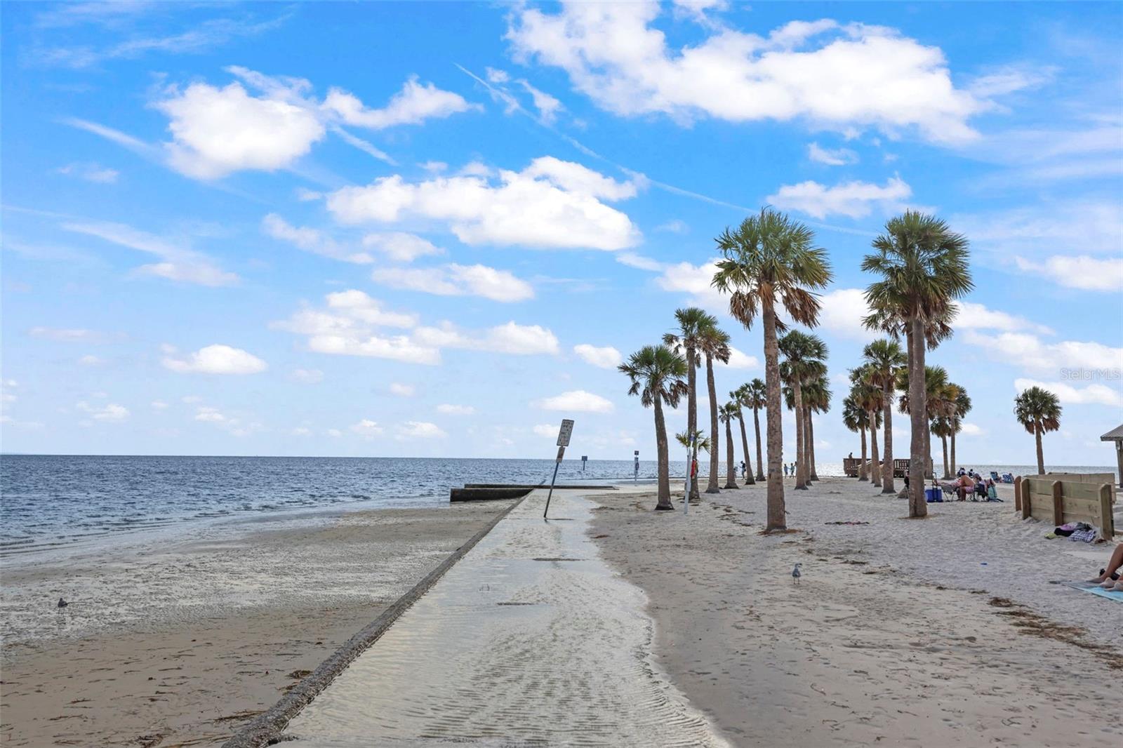 Listing photo id 93 for 10701 Pine Island Drive