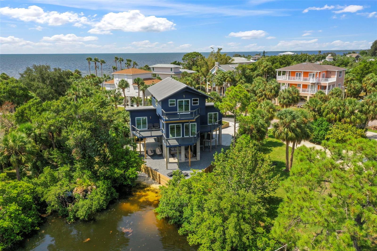 Listing photo id 94 for 10701 Pine Island Drive