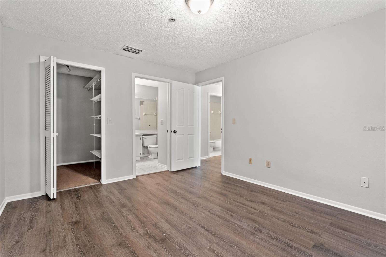 Image 11 of 17 For 11811 Skylake Place E