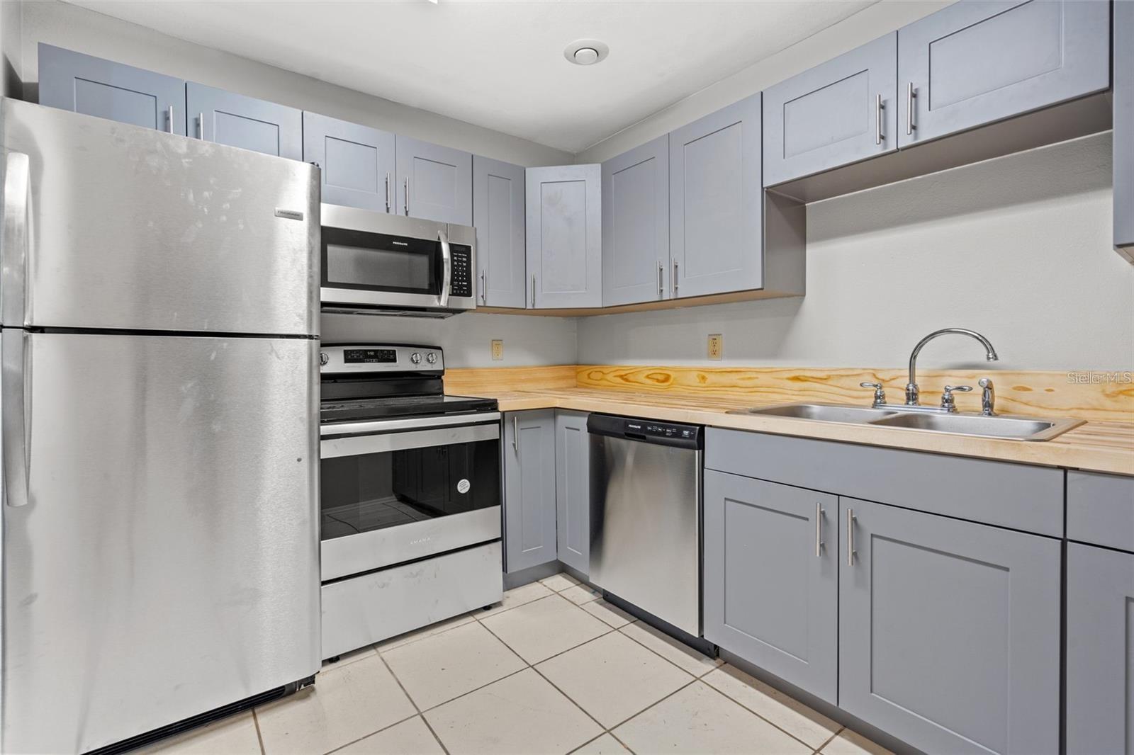 Image 6 of 17 For 11811 Skylake Place E