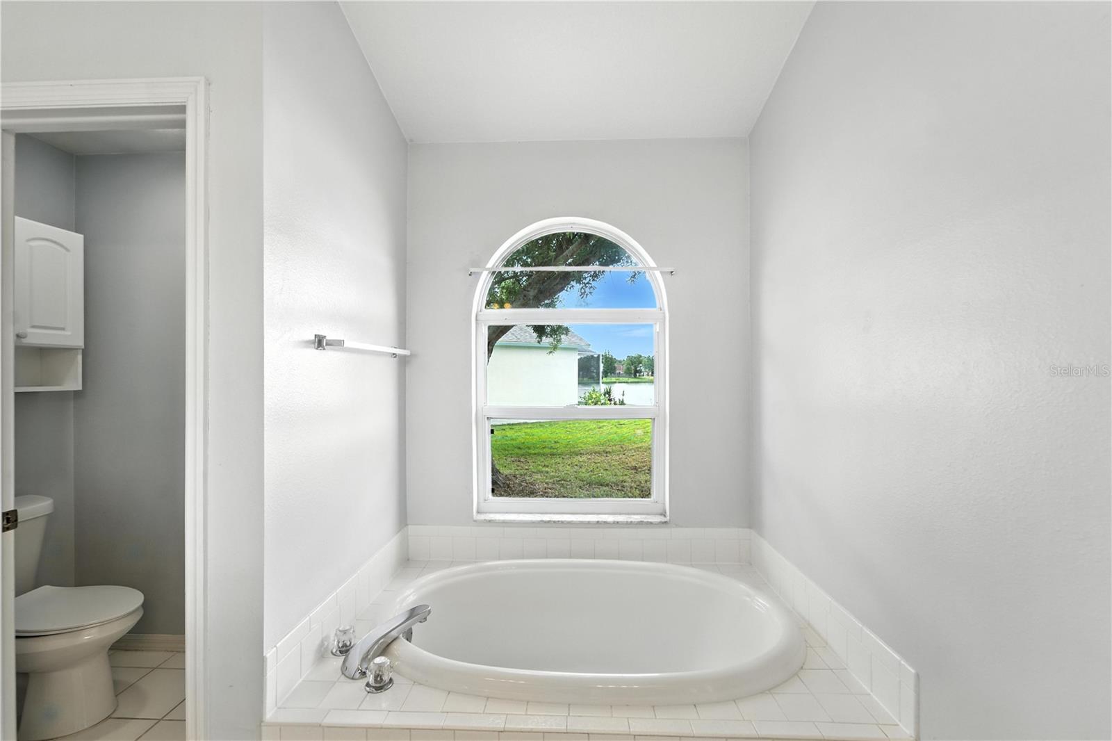 Image 16 of 56 For 1725 Bondurant Way