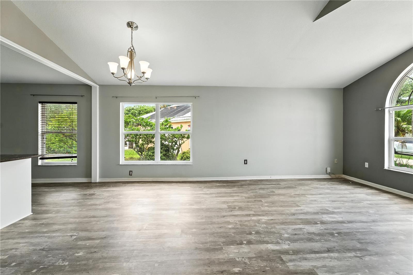 Image 21 of 56 For 1725 Bondurant Way