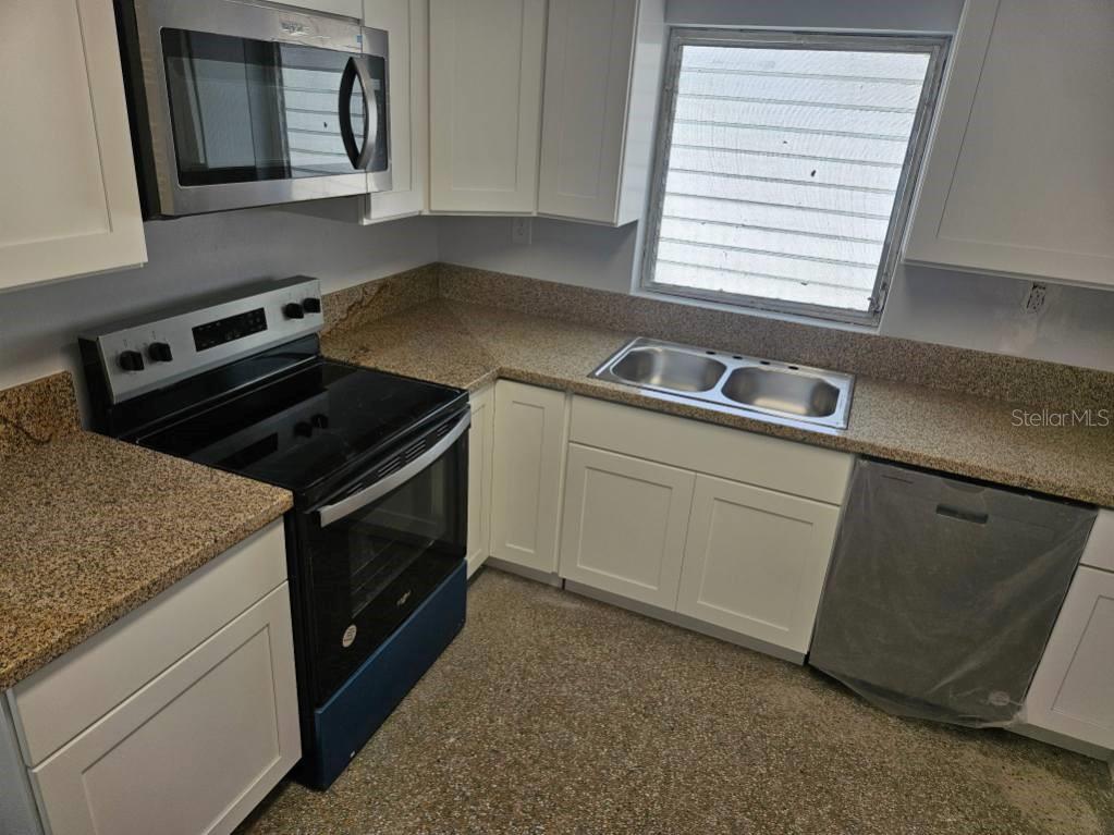 Image 3 of 15 For 123 Bosphorous Avenue