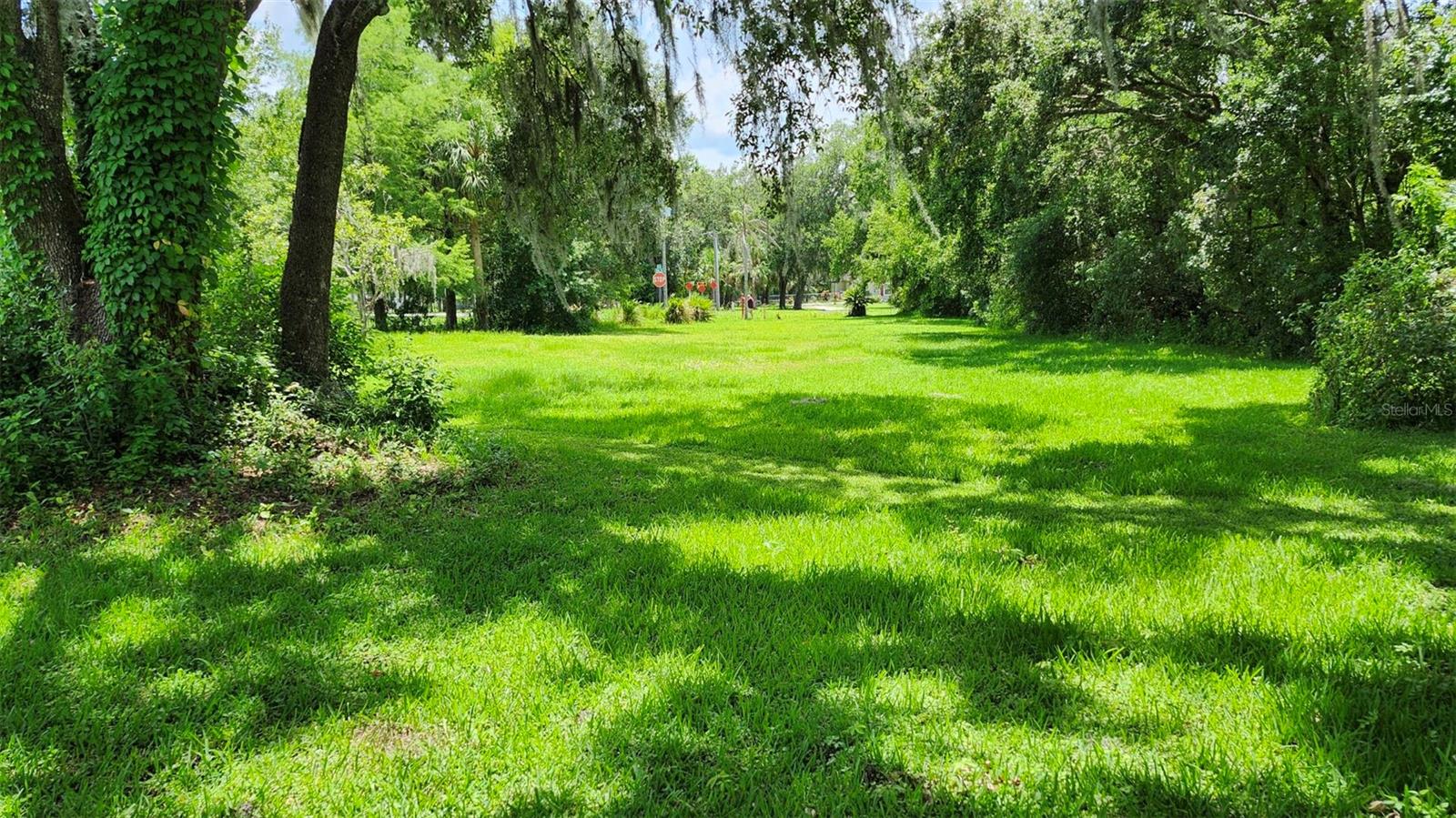 Listing photo id 1 for  4th Avenue 