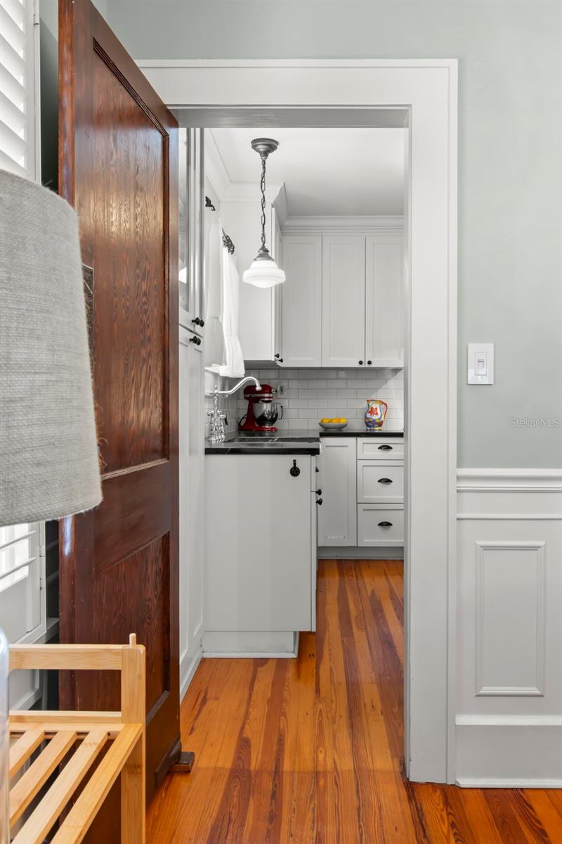 Image 21 of 63 For 1012 3rd Street N