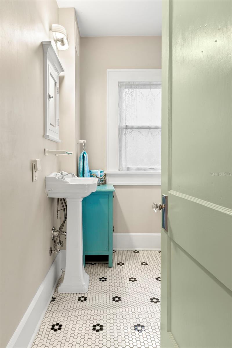 Image 47 of 63 For 1012 3rd Street N