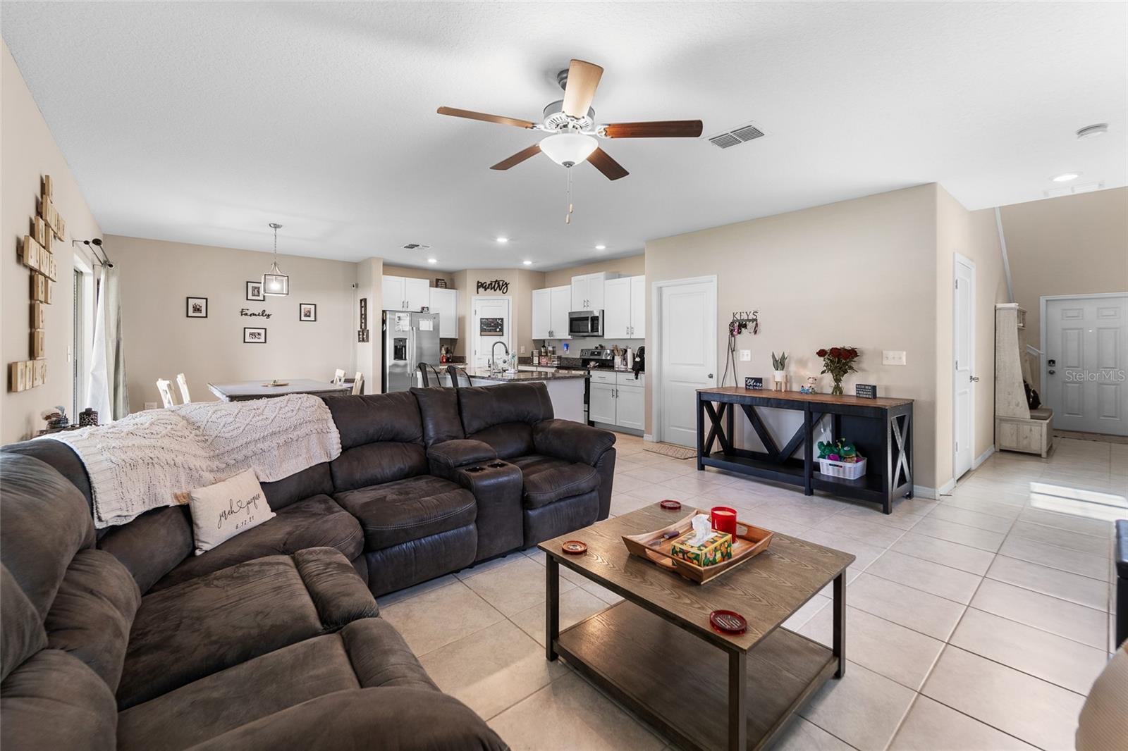 Image 16 of 33 For 610 Argyll Drive