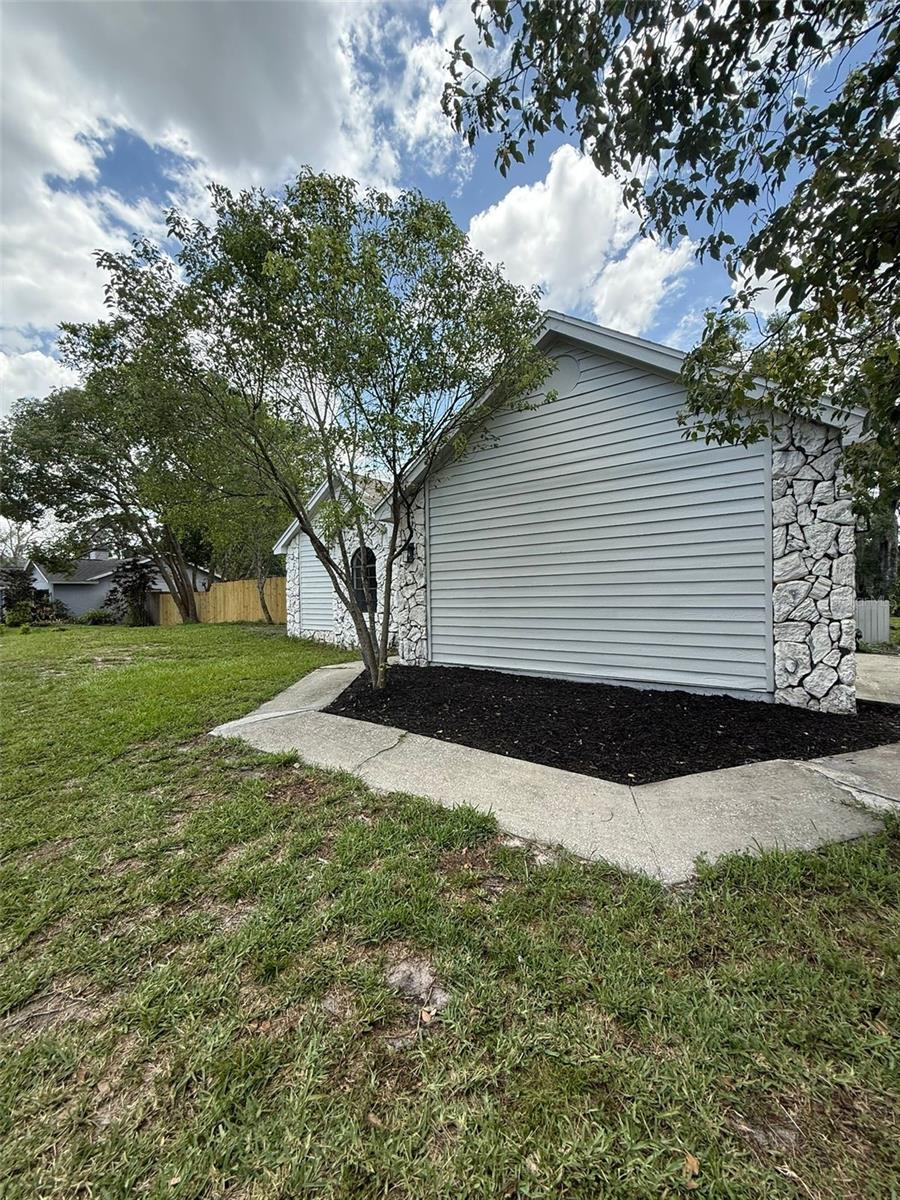 Image 4 of 56 For 23220 Shining Star Drive